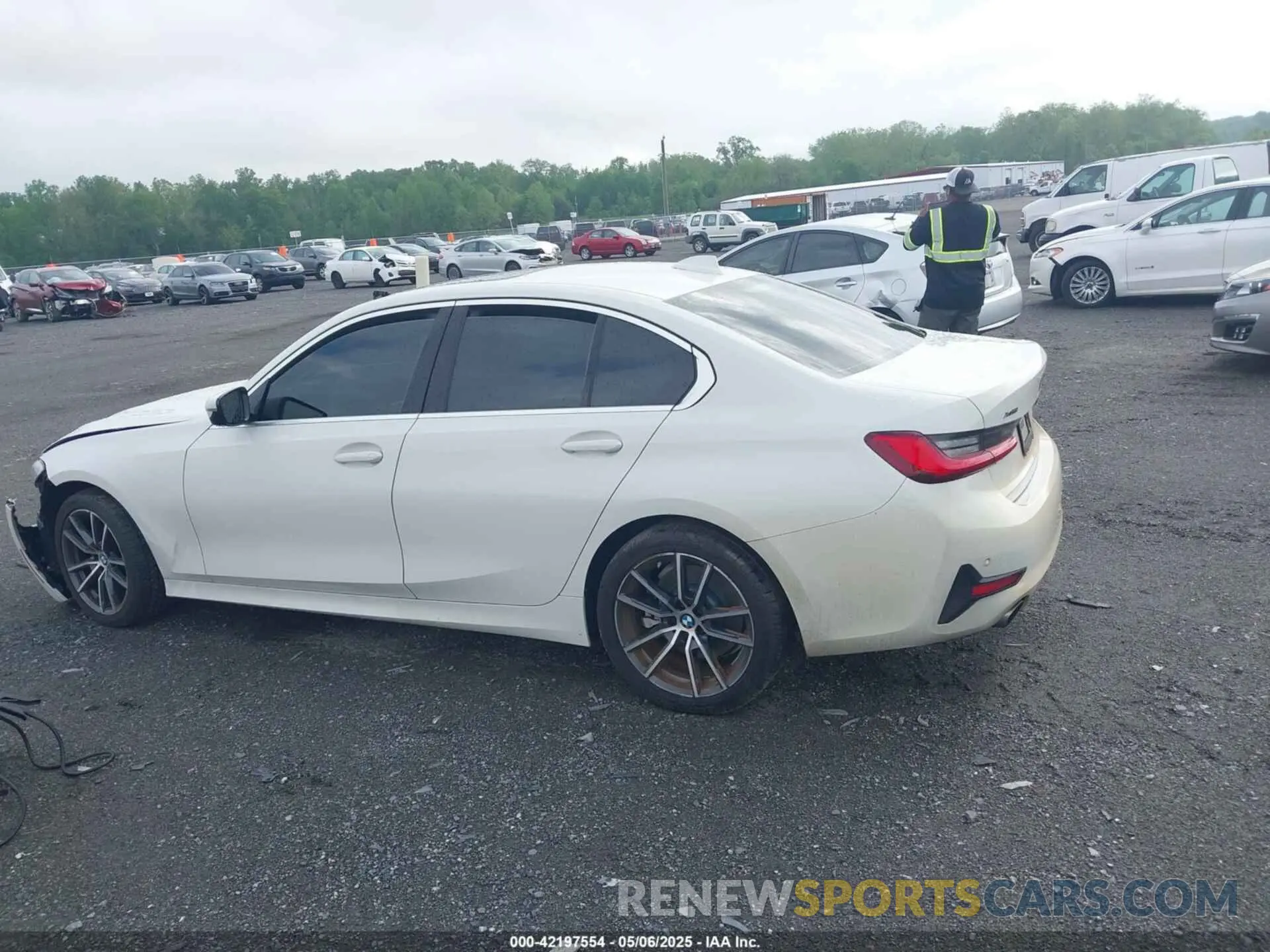 14 Photograph of a damaged car 3MW5R7J00L8B06071 BMW 330I 2020