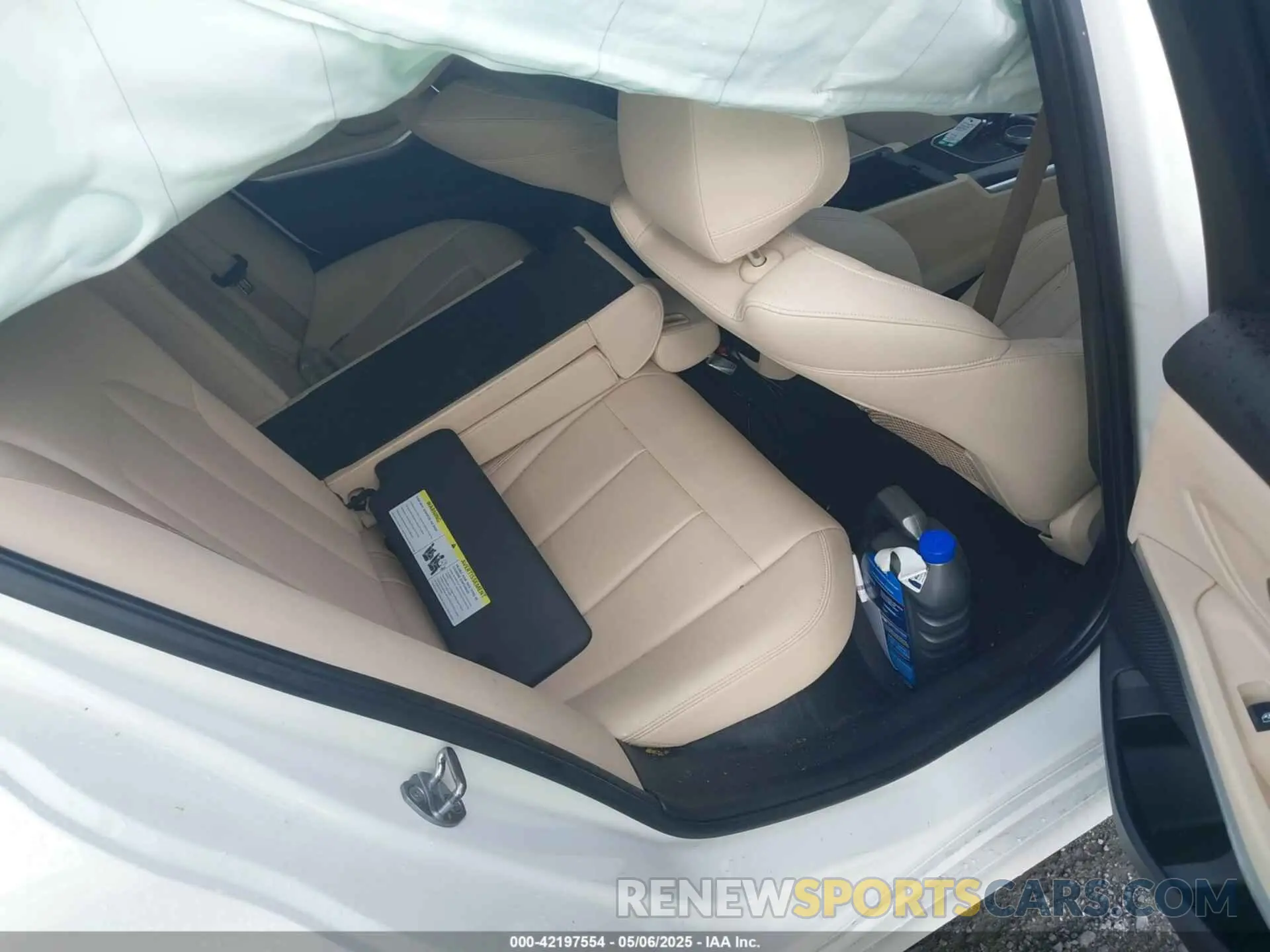 8 Photograph of a damaged car 3MW5R7J00L8B06071 BMW 330I 2020