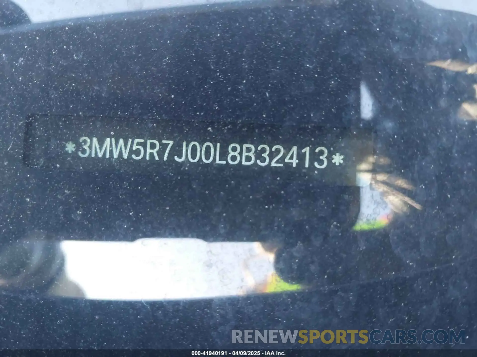 17 Photograph of a damaged car 3MW5R7J00L8B32413 BMW 330I 2020