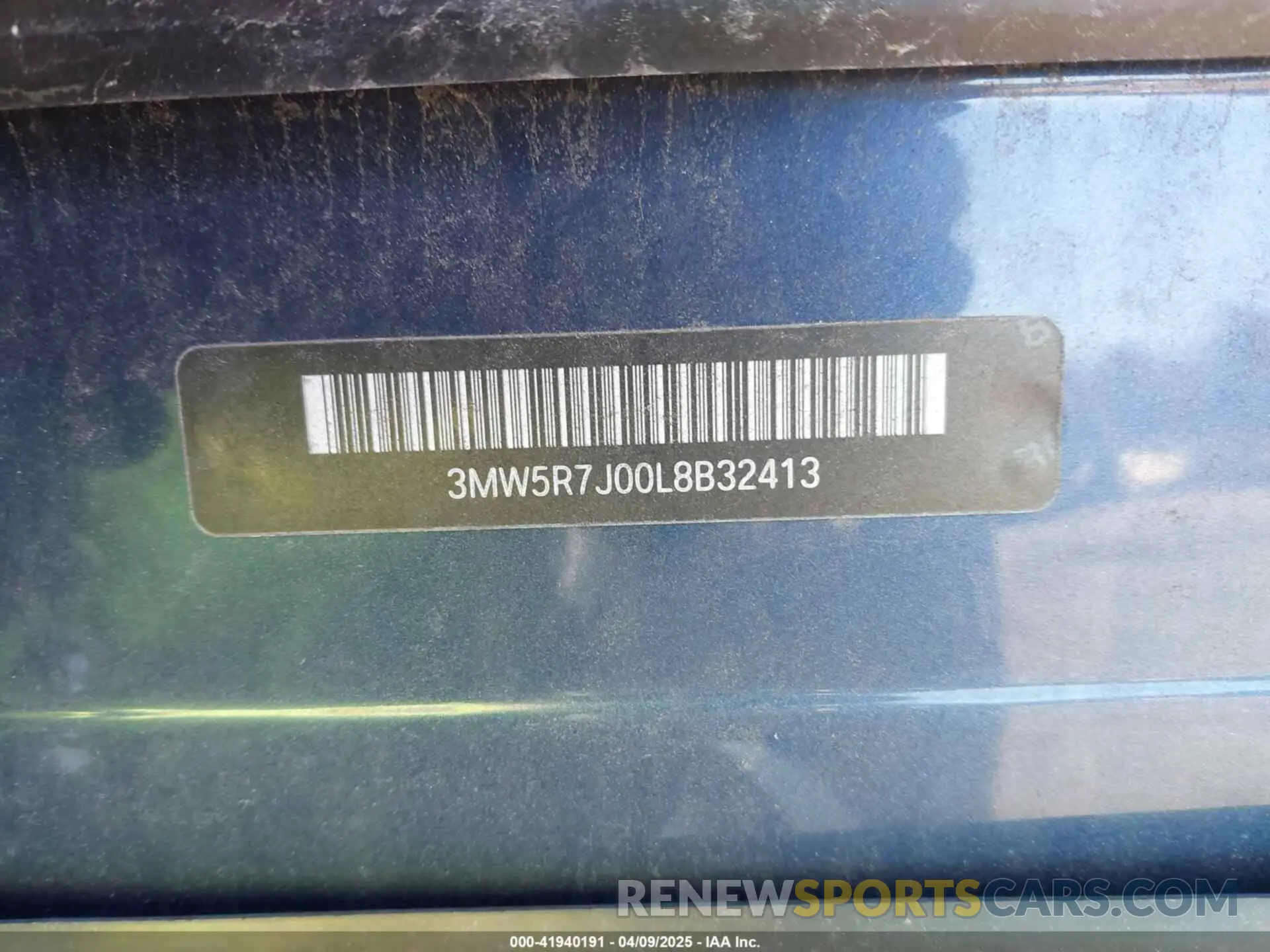 18 Photograph of a damaged car 3MW5R7J00L8B32413 BMW 330I 2020