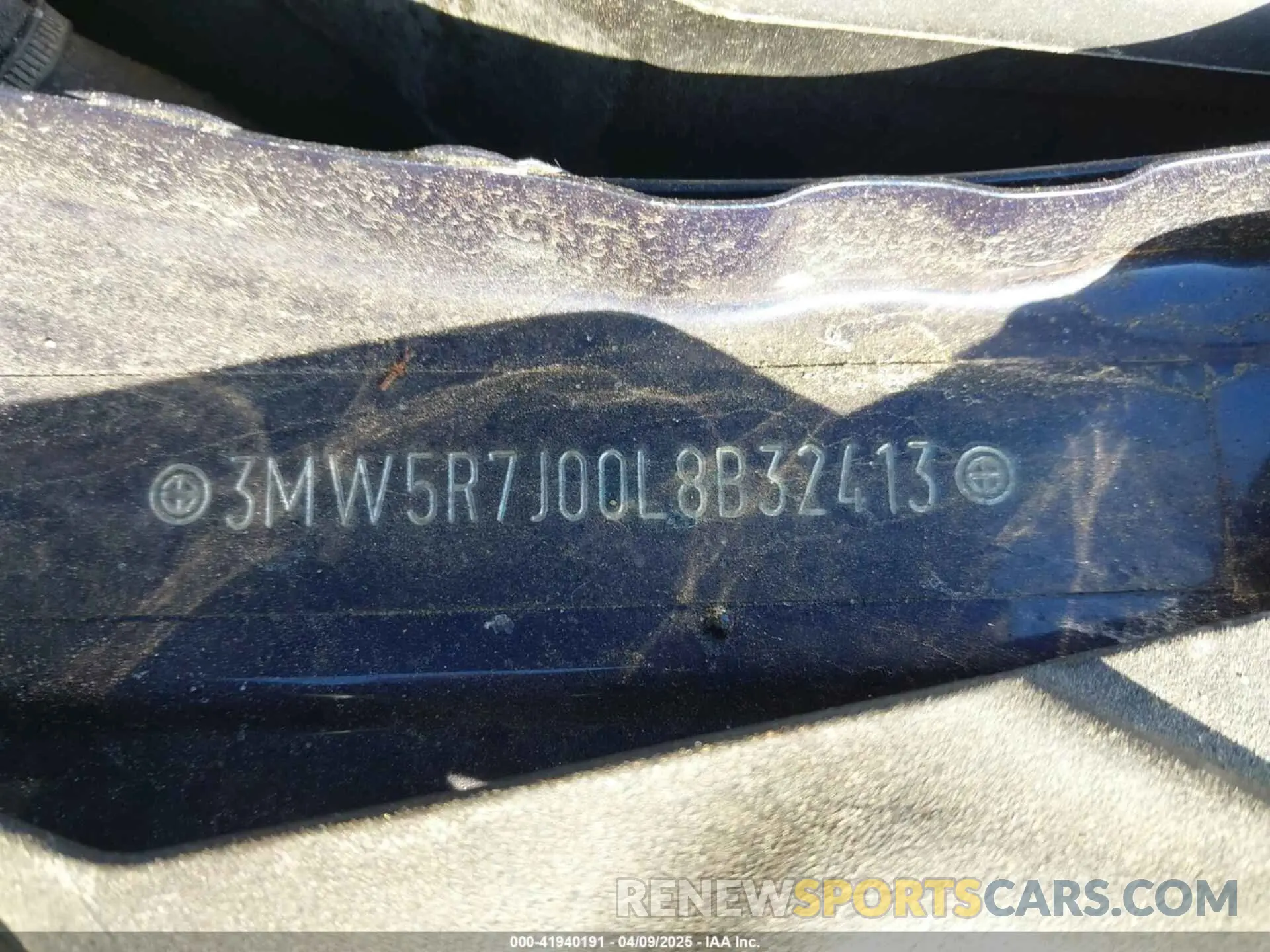 20 Photograph of a damaged car 3MW5R7J00L8B32413 BMW 330I 2020