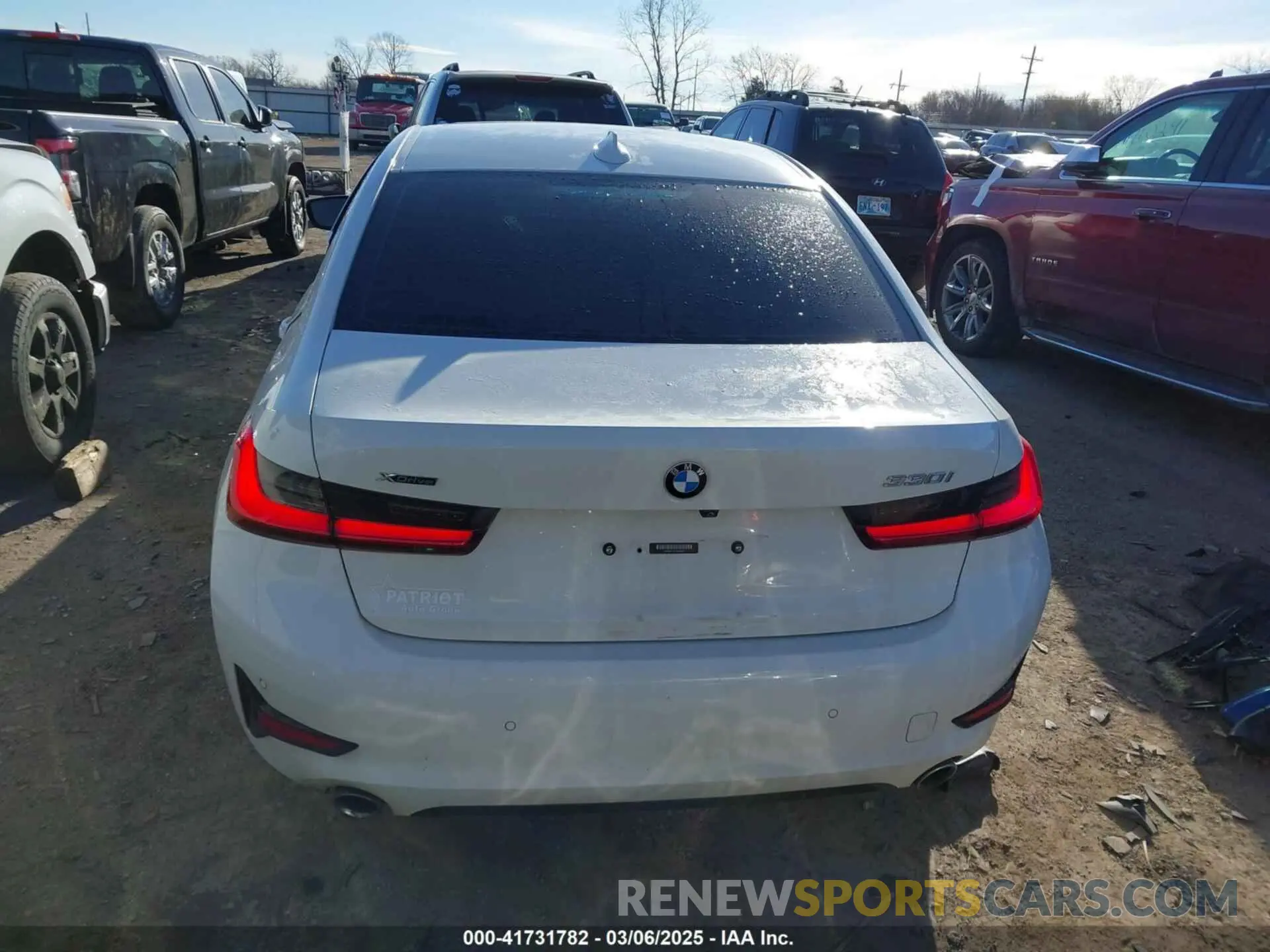 17 Photograph of a damaged car 3MW5R7J01L8B06063 BMW 330I 2020