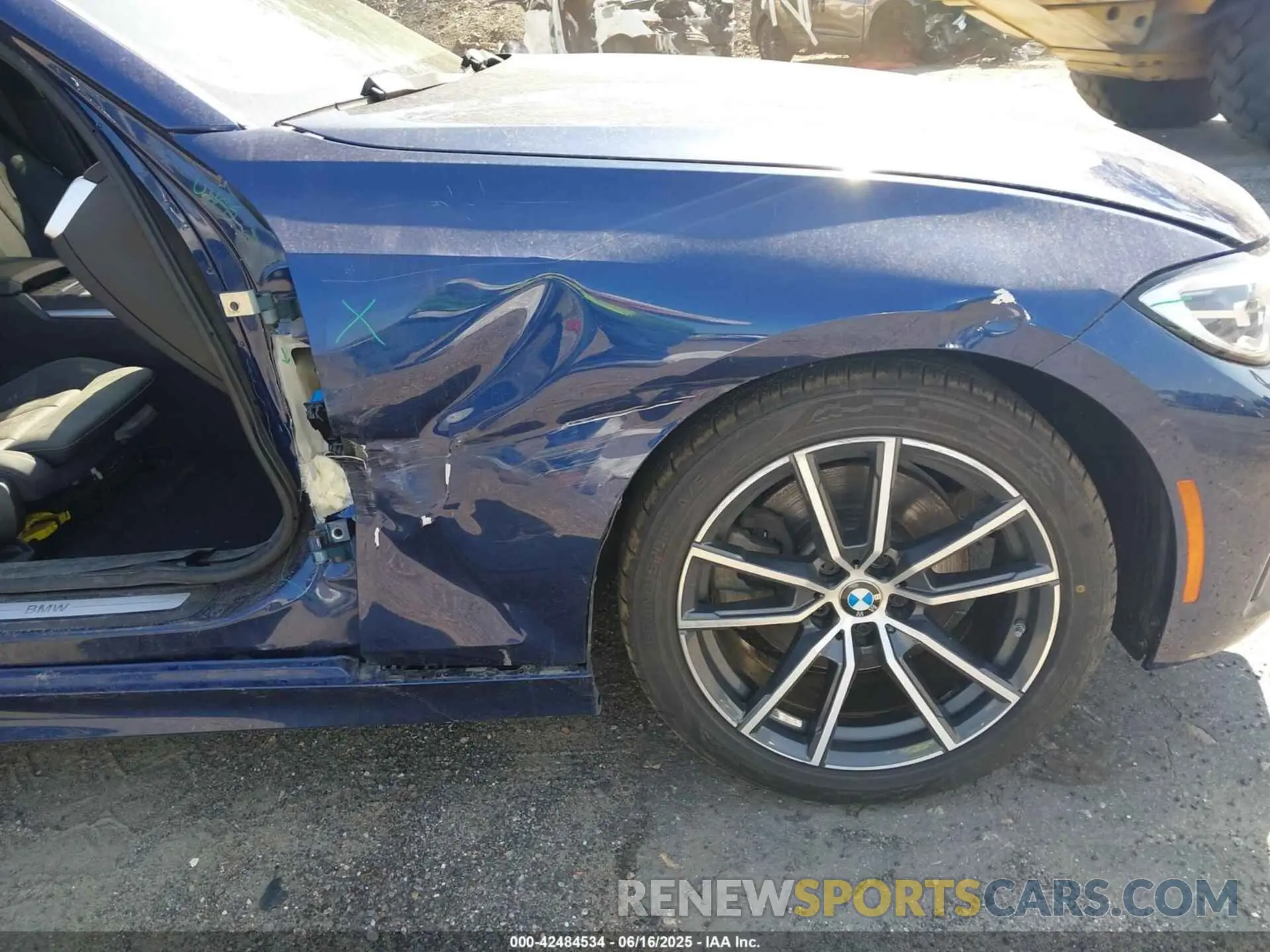 18 Photograph of a damaged car 3MW5R7J01L8B09898 BMW 330I 2020