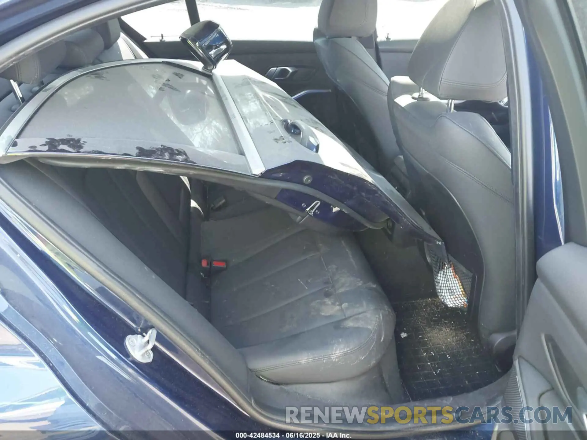 8 Photograph of a damaged car 3MW5R7J01L8B09898 BMW 330I 2020