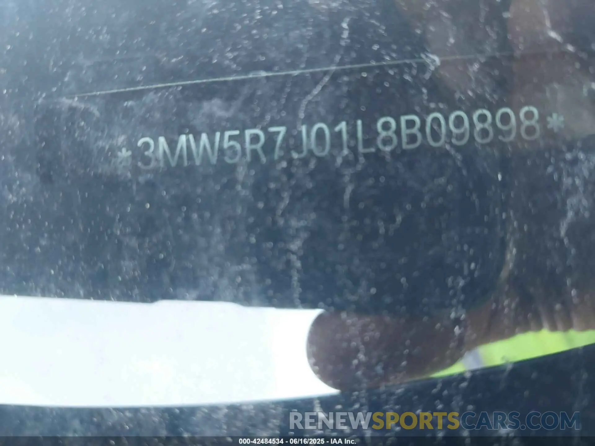 9 Photograph of a damaged car 3MW5R7J01L8B09898 BMW 330I 2020