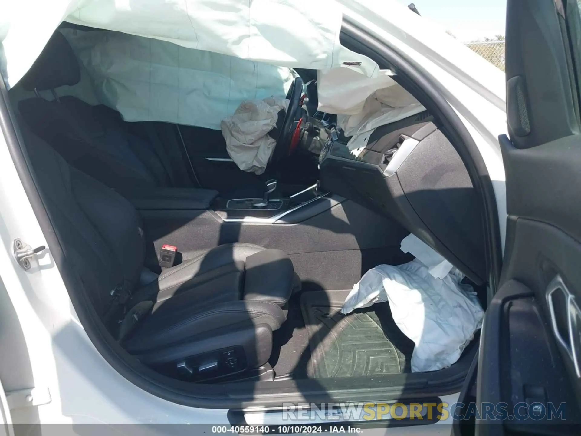 5 Photograph of a damaged car 3MW5R7J01L8B24899 BMW 330I 2020