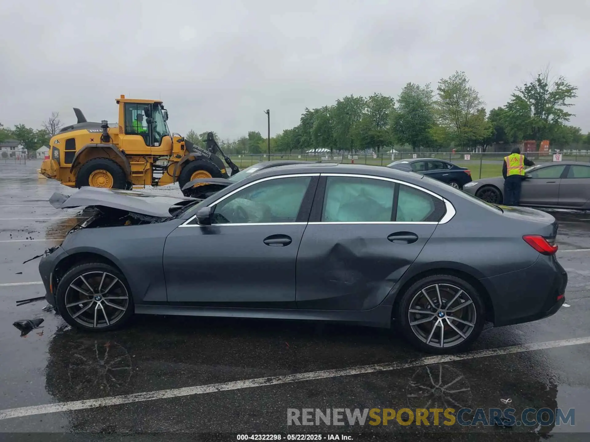 14 Photograph of a damaged car 3MW5R7J02L8B11434 BMW 330I 2020