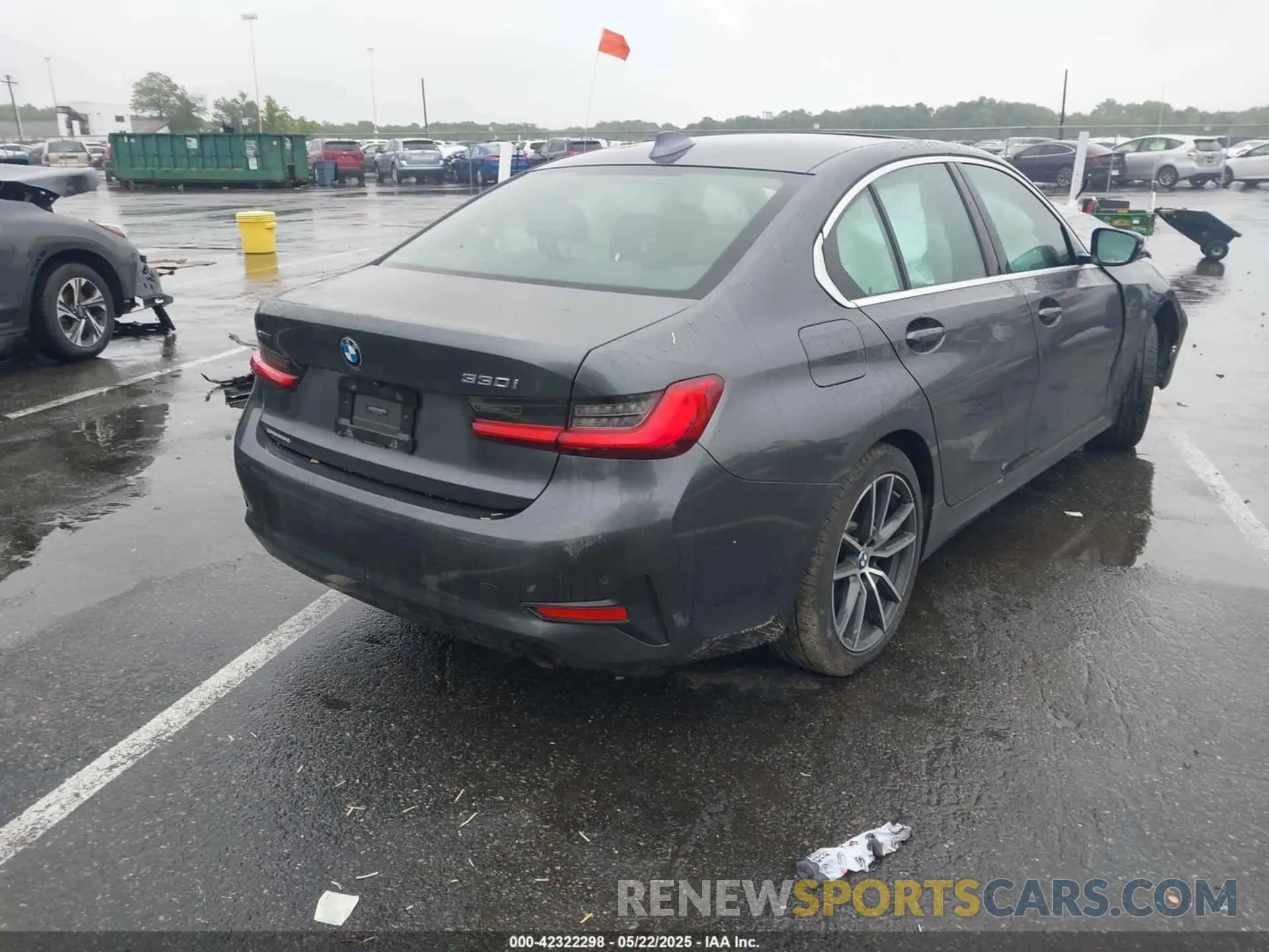 4 Photograph of a damaged car 3MW5R7J02L8B11434 BMW 330I 2020