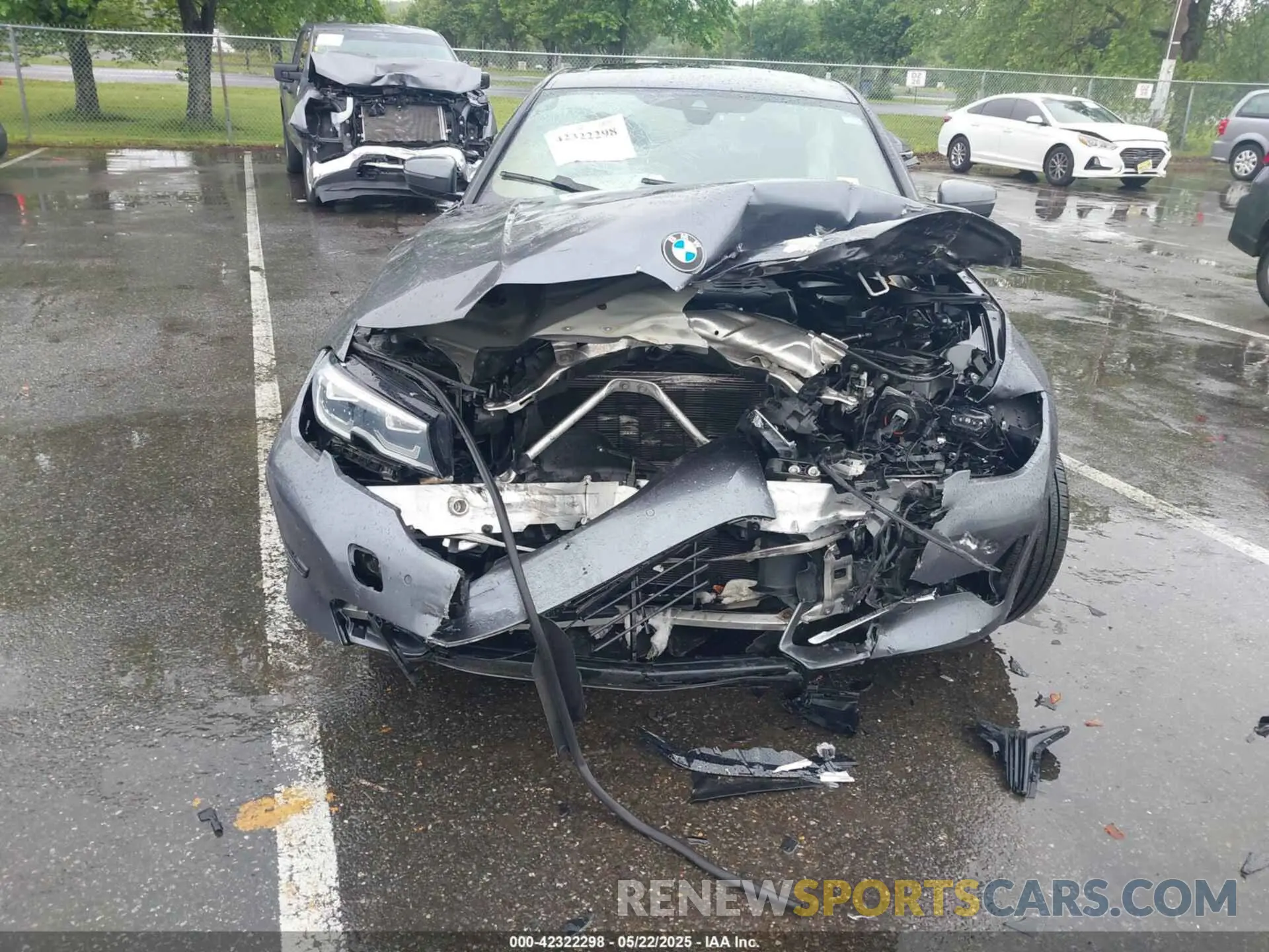 6 Photograph of a damaged car 3MW5R7J02L8B11434 BMW 330I 2020