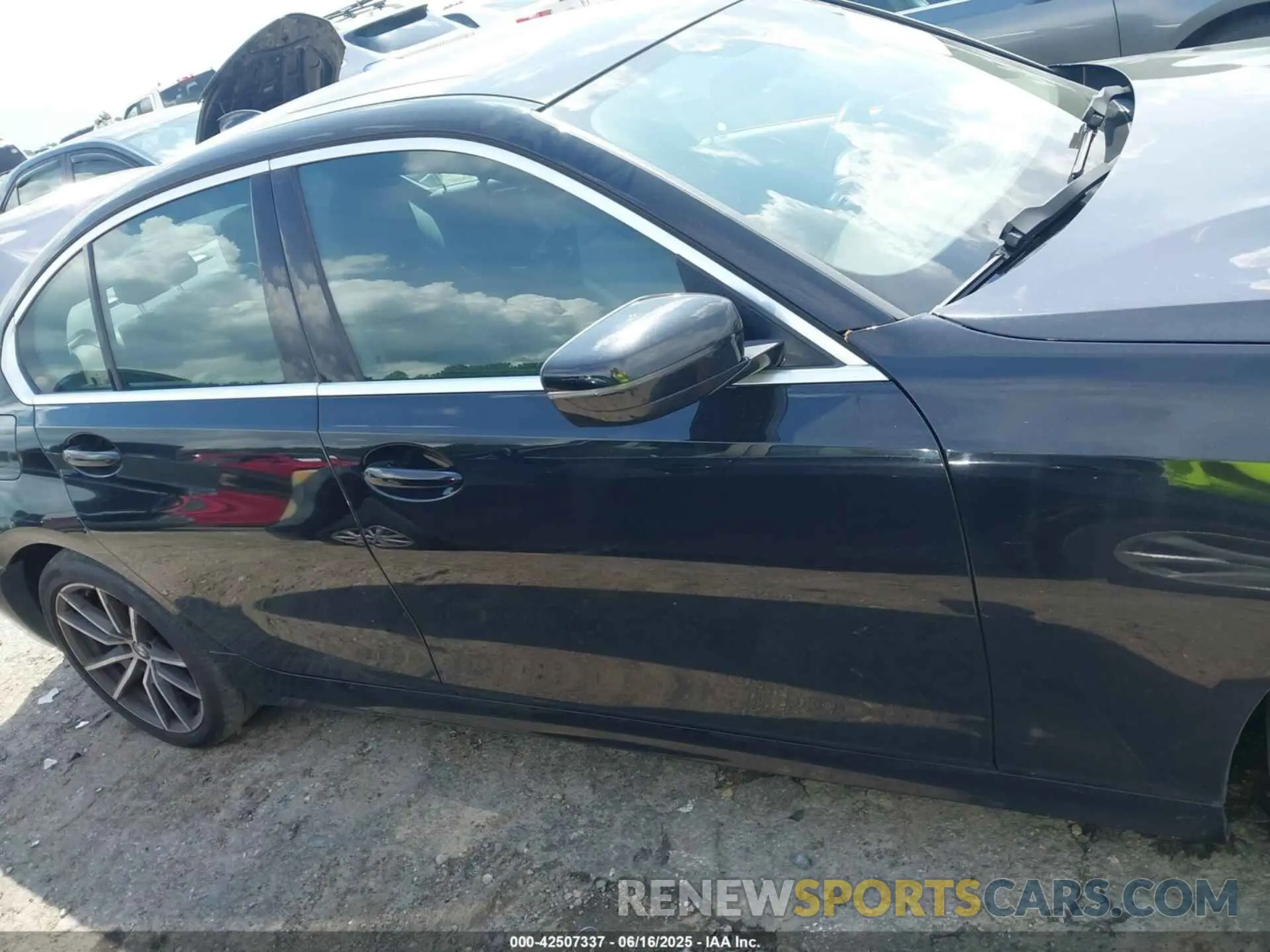 13 Photograph of a damaged car 3MW5R7J04L8B08616 BMW 330I 2020