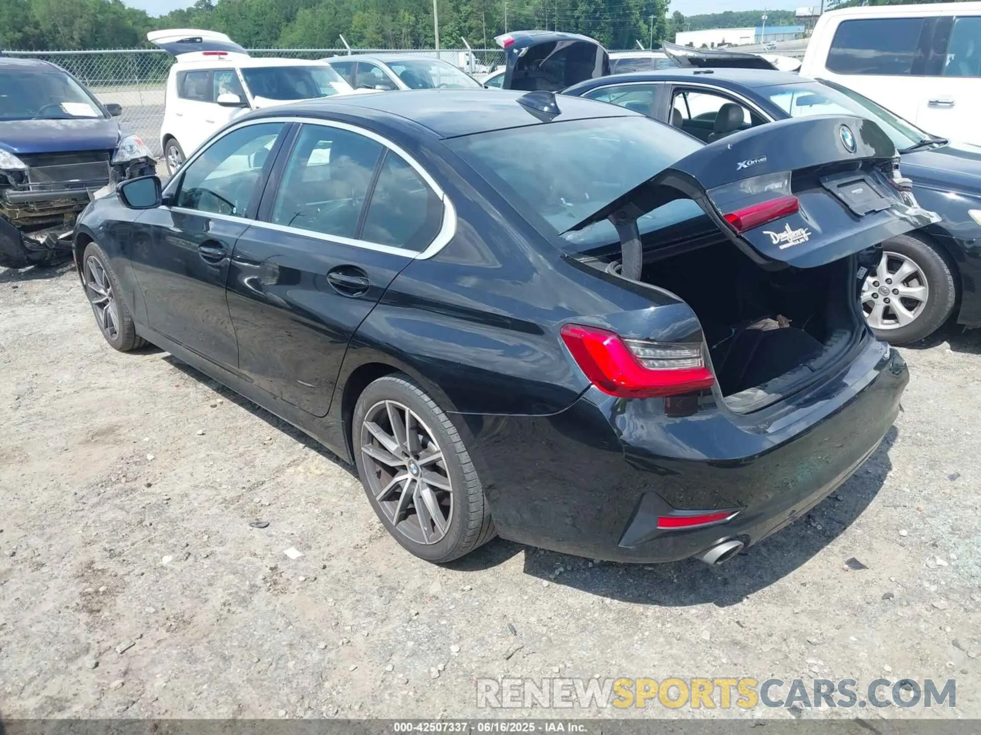 3 Photograph of a damaged car 3MW5R7J04L8B08616 BMW 330I 2020
