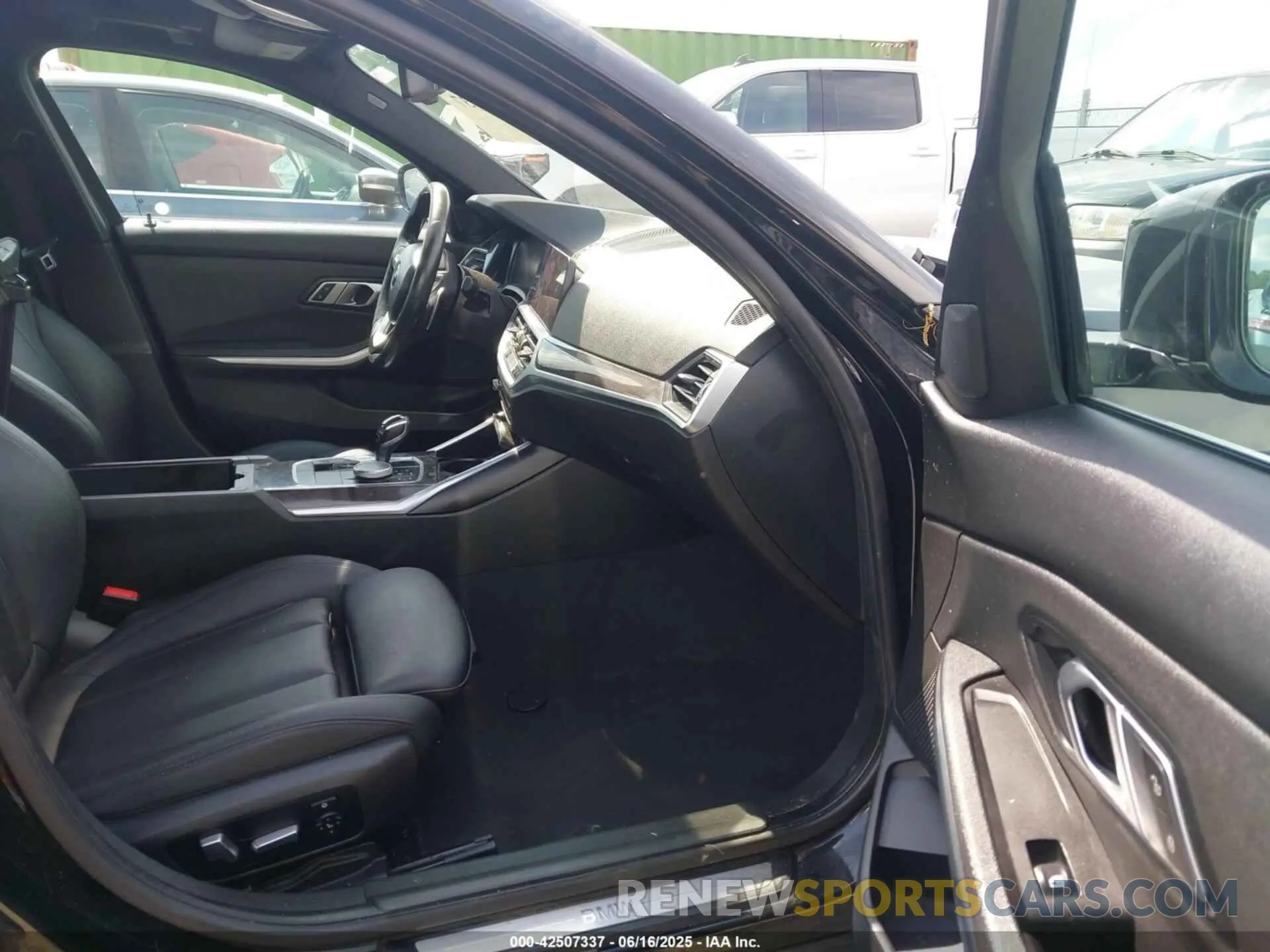 5 Photograph of a damaged car 3MW5R7J04L8B08616 BMW 330I 2020