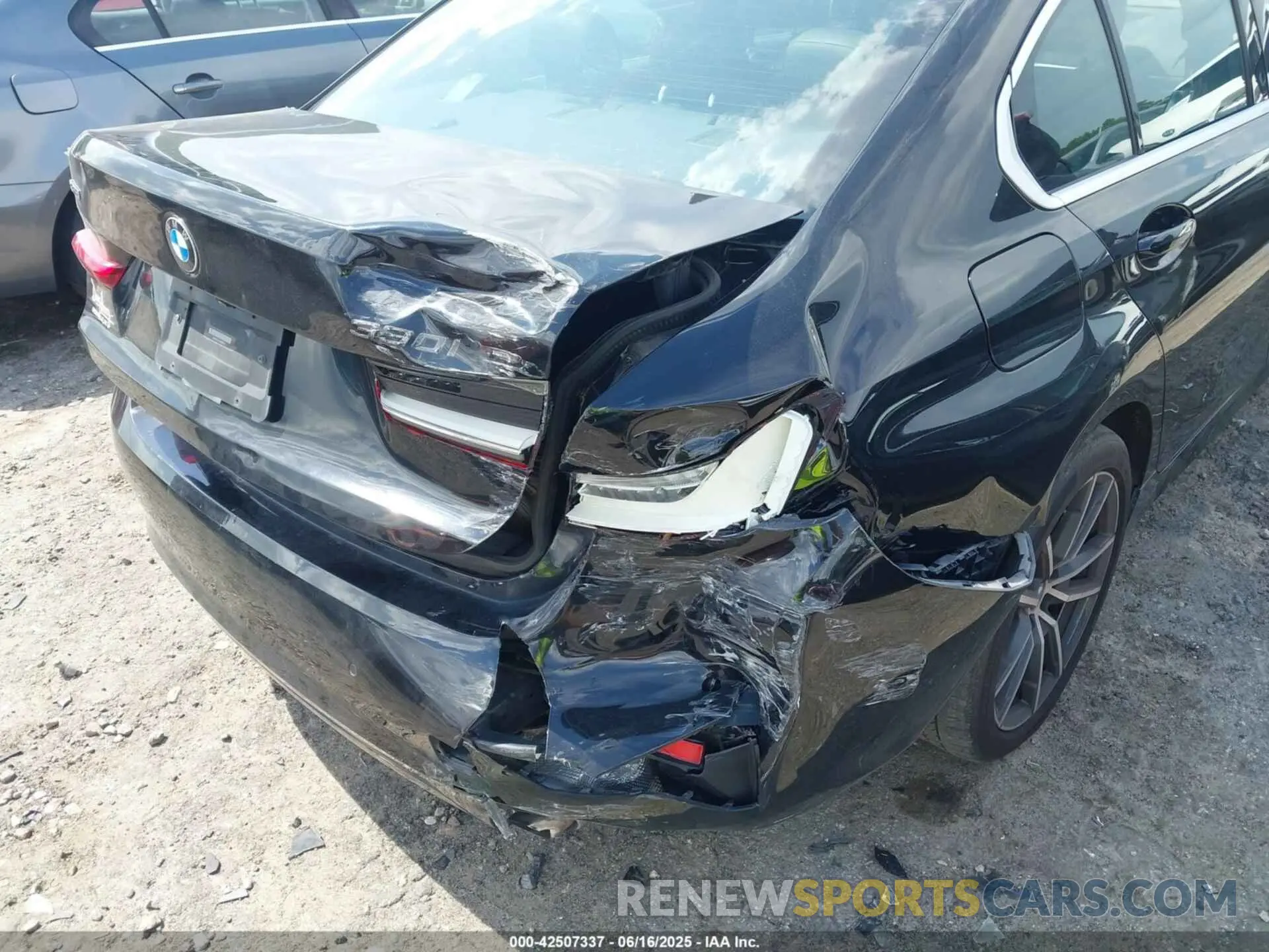 6 Photograph of a damaged car 3MW5R7J04L8B08616 BMW 330I 2020