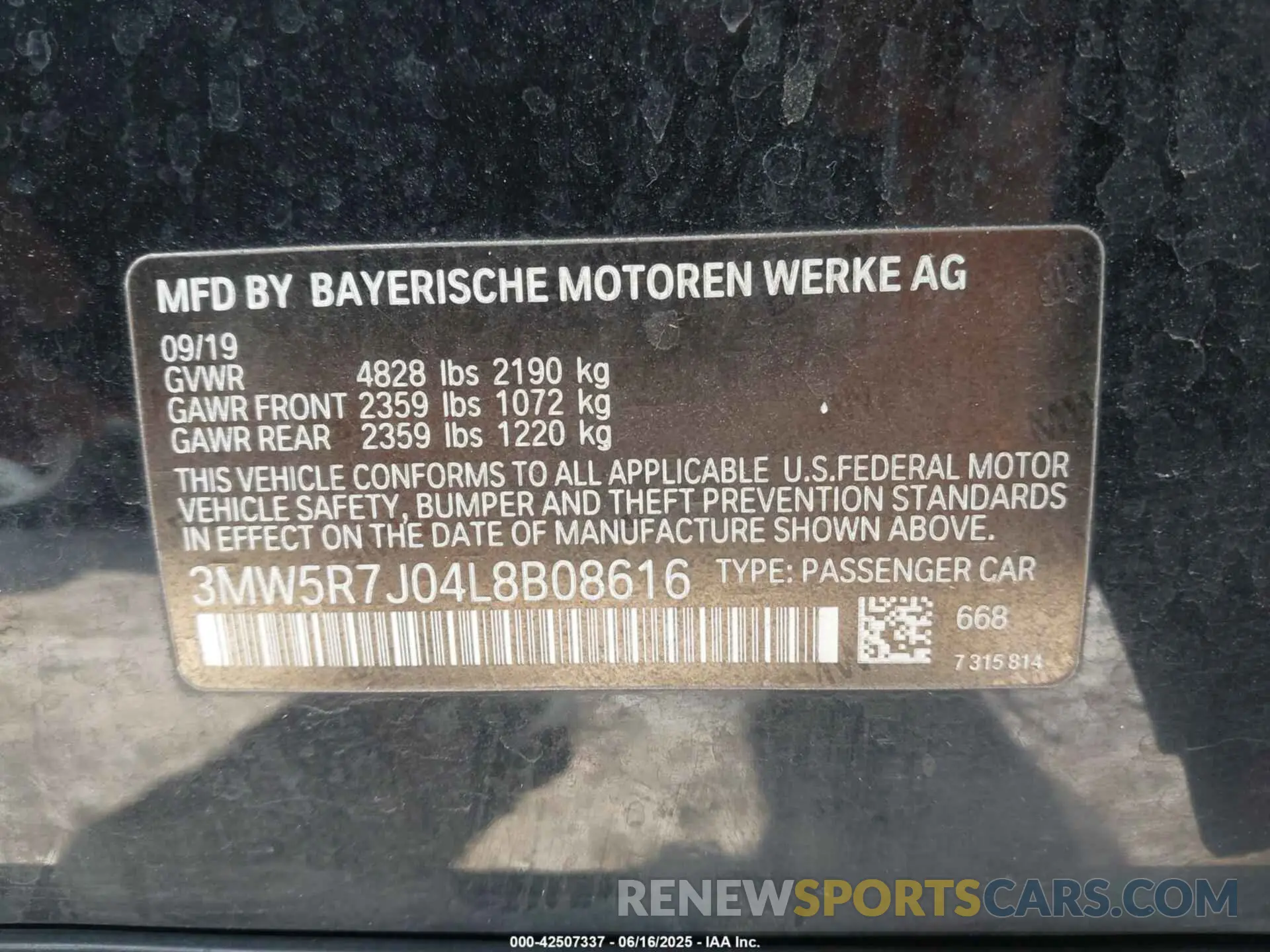 9 Photograph of a damaged car 3MW5R7J04L8B08616 BMW 330I 2020