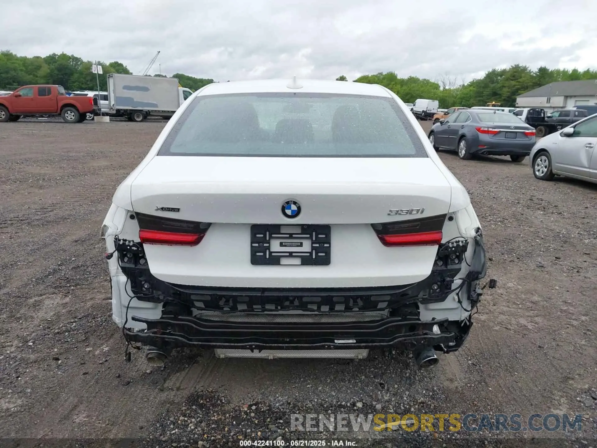 17 Photograph of a damaged car 3MW5R7J06L8B08925 BMW 330I 2020