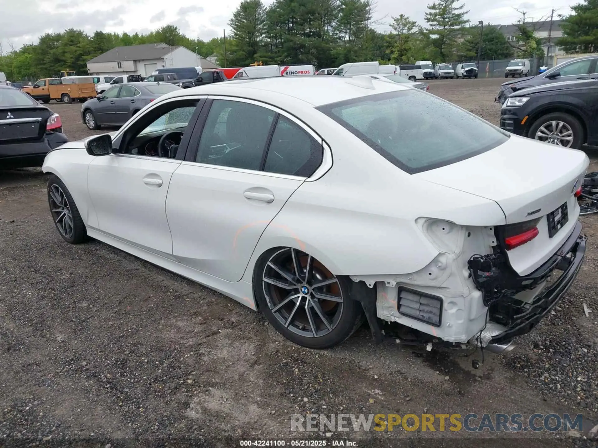 3 Photograph of a damaged car 3MW5R7J06L8B08925 BMW 330I 2020