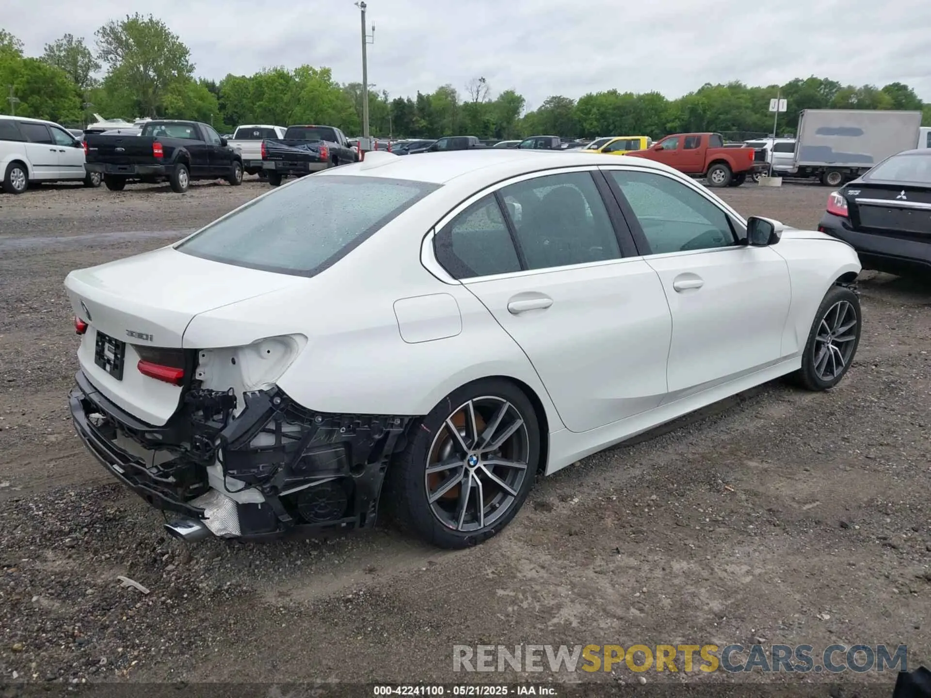 4 Photograph of a damaged car 3MW5R7J06L8B08925 BMW 330I 2020