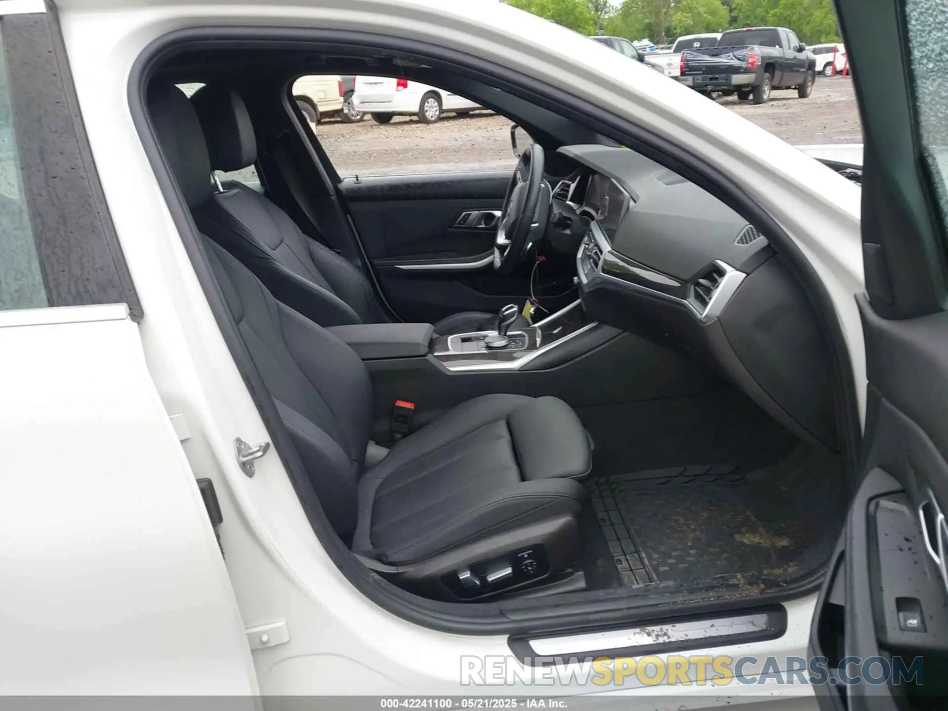5 Photograph of a damaged car 3MW5R7J06L8B08925 BMW 330I 2020