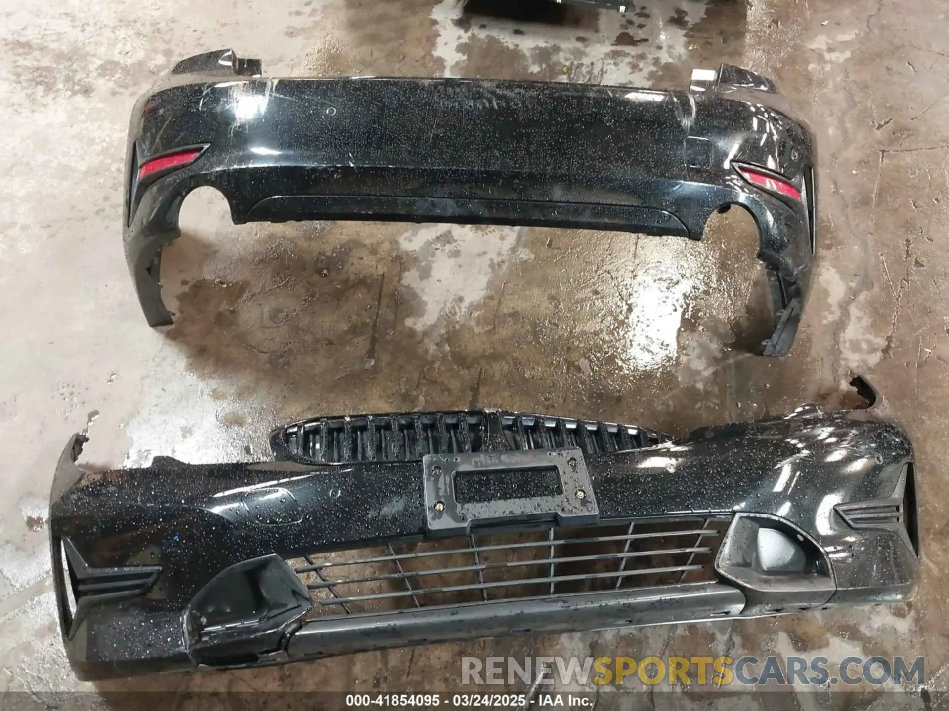 18 Photograph of a damaged car 3MW5R7J08L8B10398 BMW 330I 2020