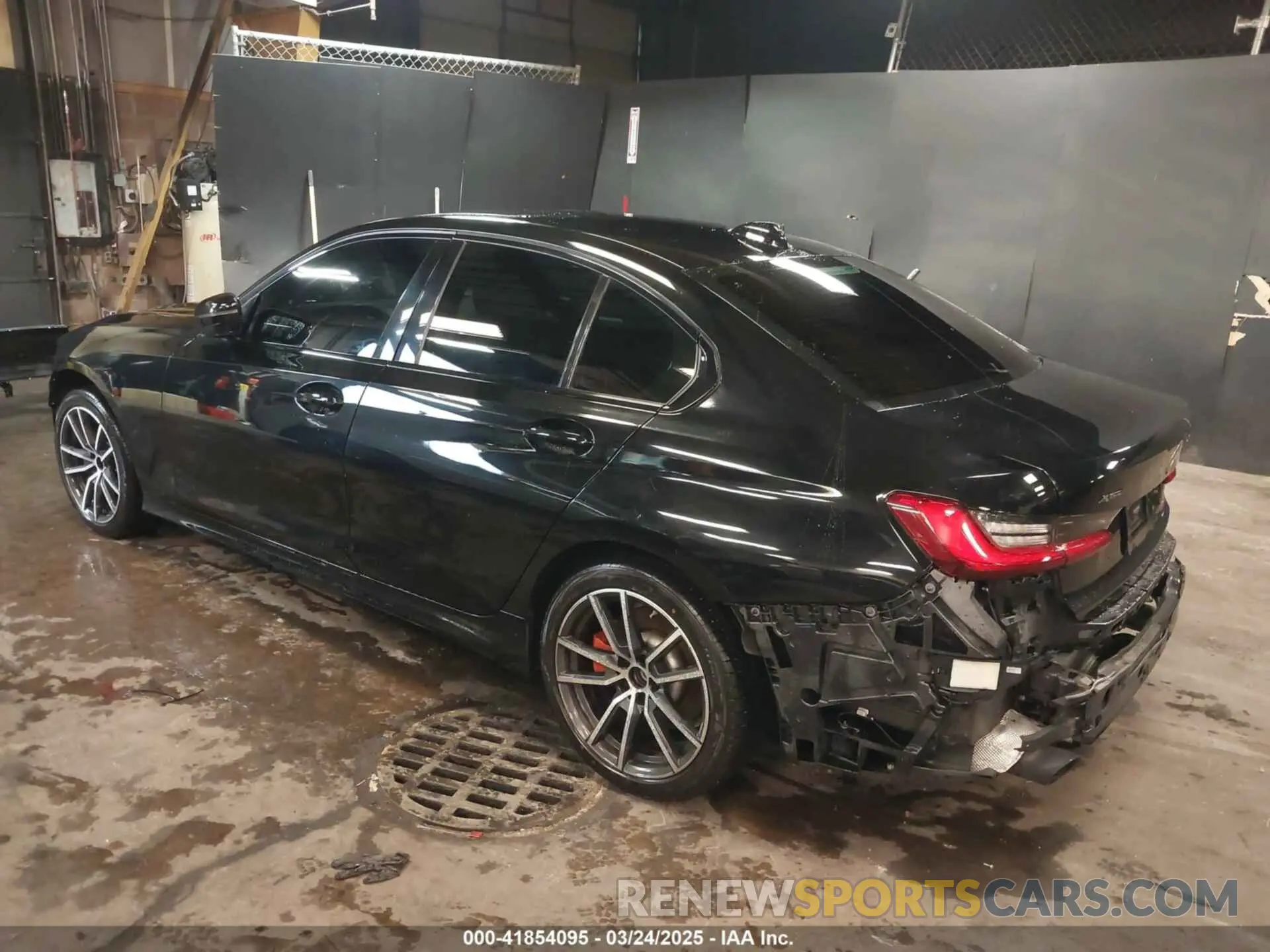 3 Photograph of a damaged car 3MW5R7J08L8B10398 BMW 330I 2020