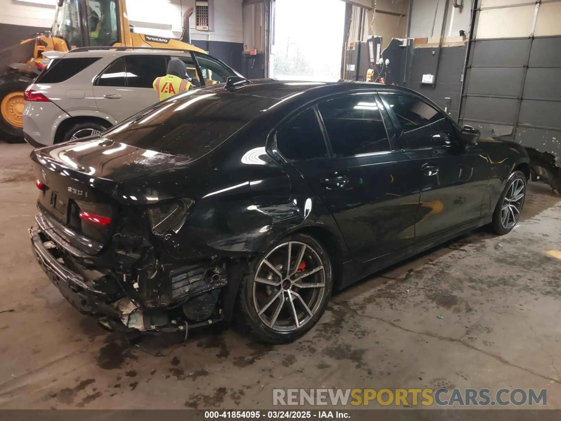 4 Photograph of a damaged car 3MW5R7J08L8B10398 BMW 330I 2020