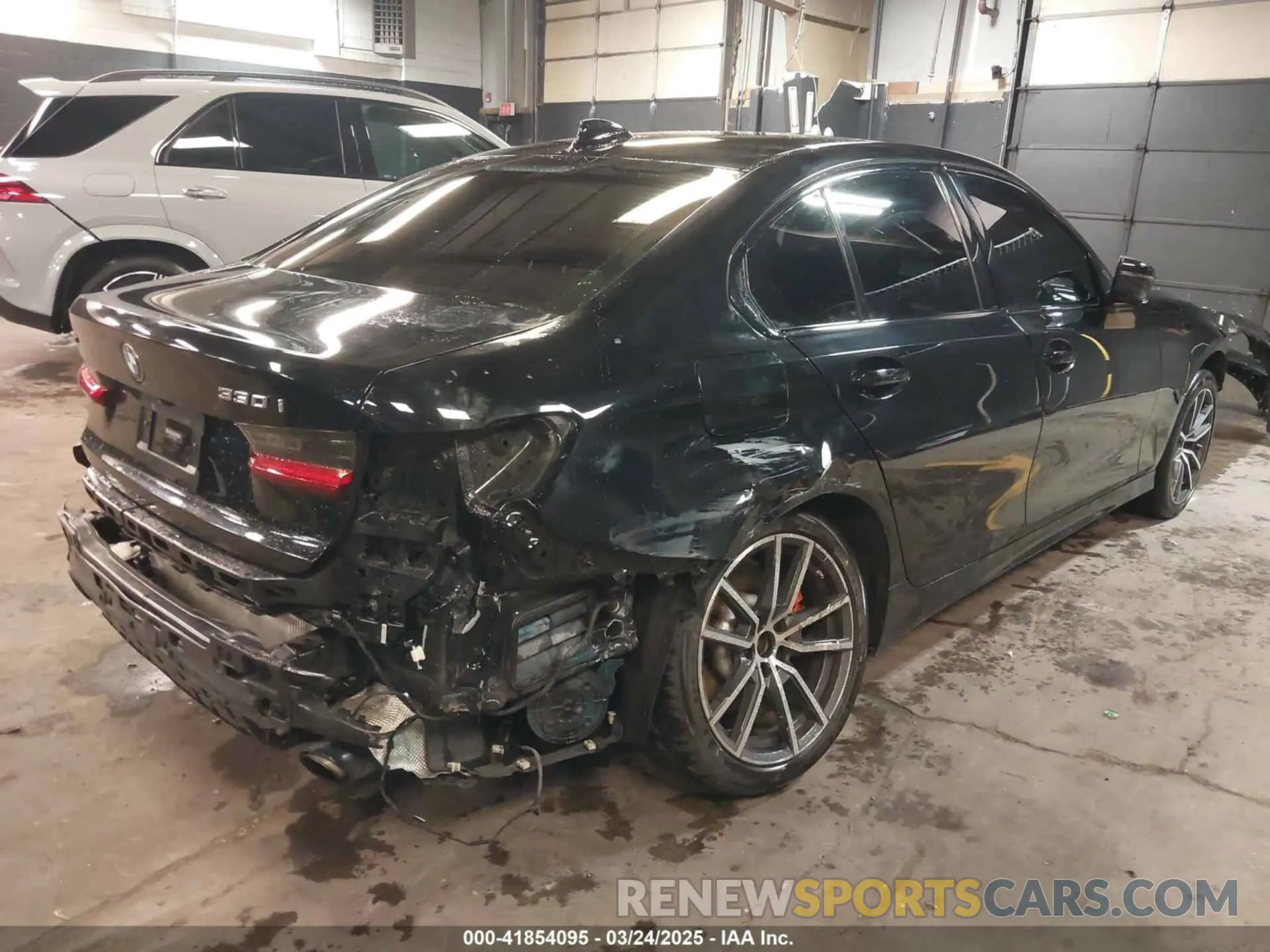 6 Photograph of a damaged car 3MW5R7J08L8B10398 BMW 330I 2020