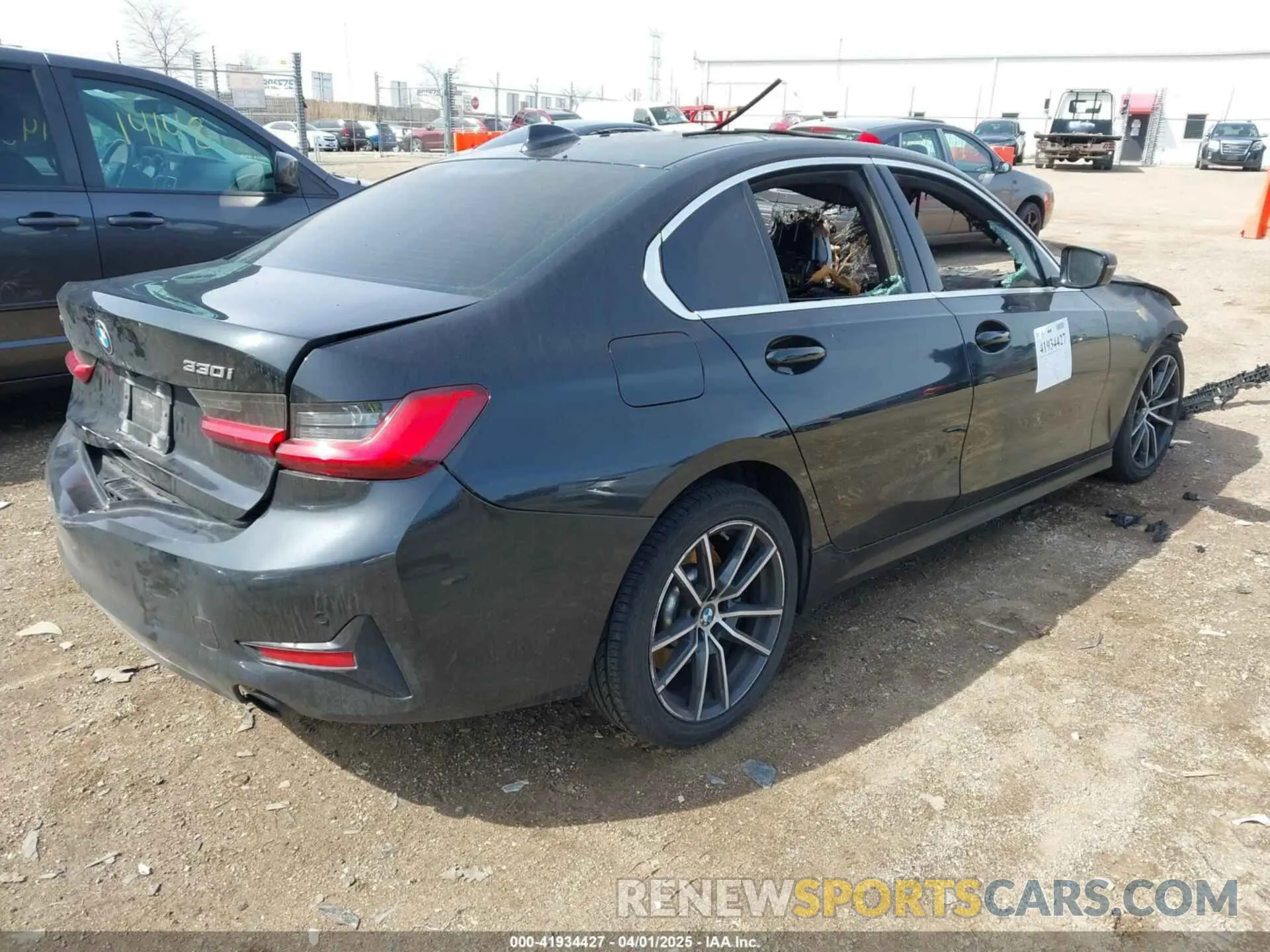 4 Photograph of a damaged car 3MW5R7J08L8B22146 BMW 330I 2020