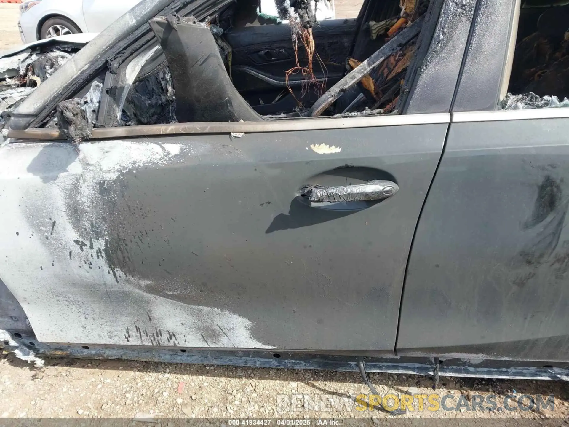 9 Photograph of a damaged car 3MW5R7J08L8B22146 BMW 330I 2020