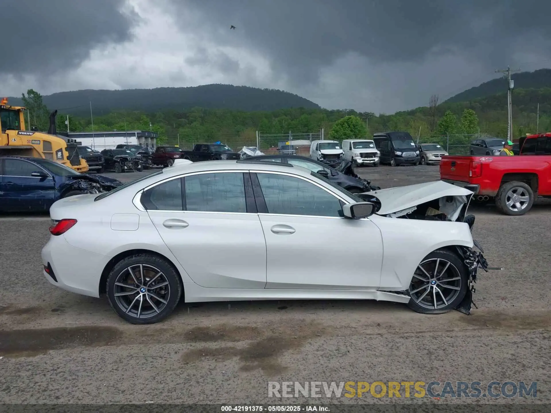 13 Photograph of a damaged car 3MW5R7J09L8B30823 BMW 330I 2020