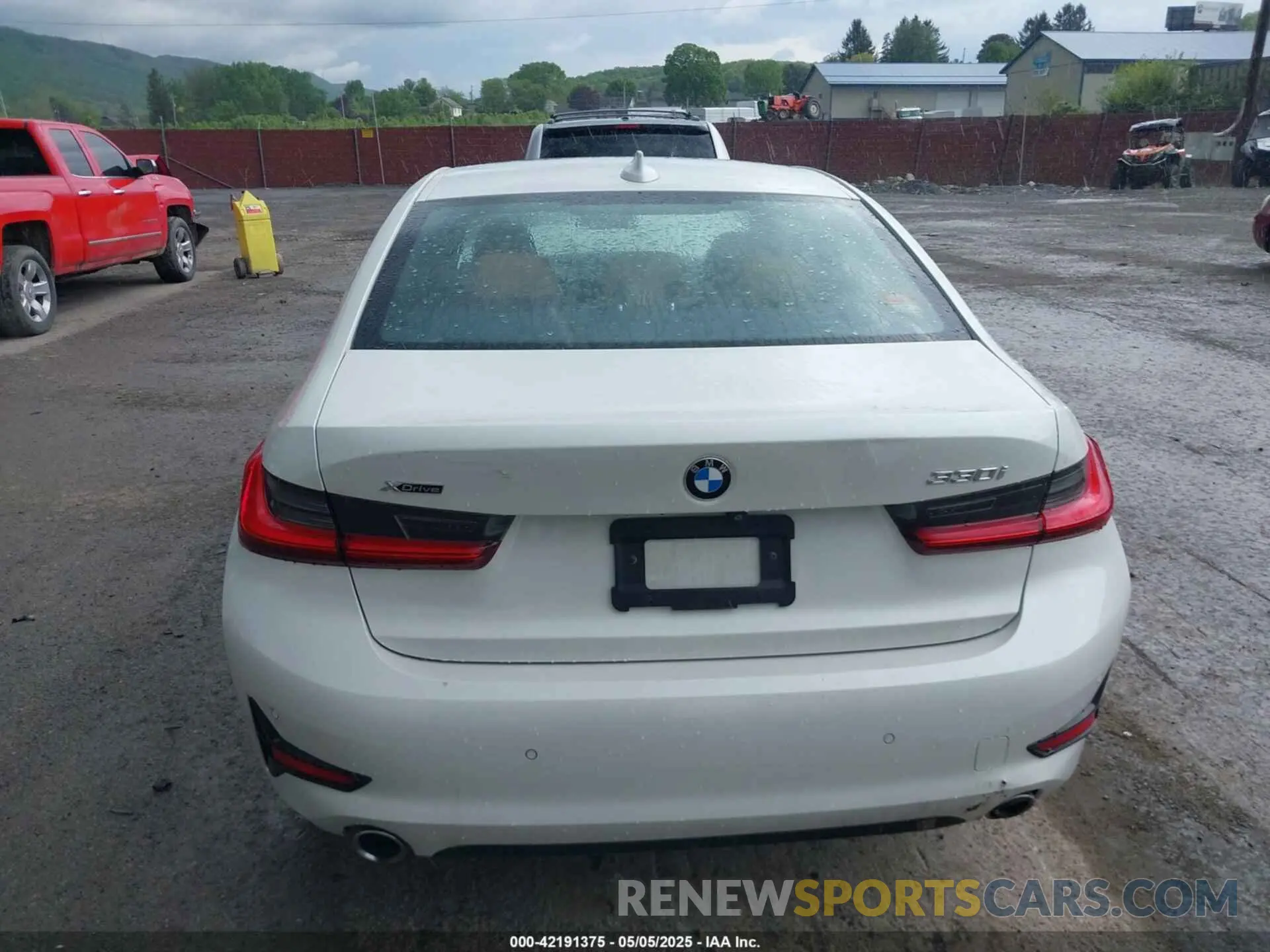 16 Photograph of a damaged car 3MW5R7J09L8B30823 BMW 330I 2020
