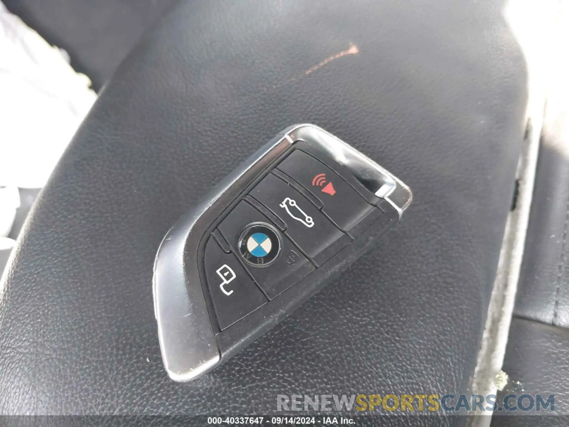 11 Photograph of a damaged car 3MW5R7J09L8B40736 BMW 330I 2020
