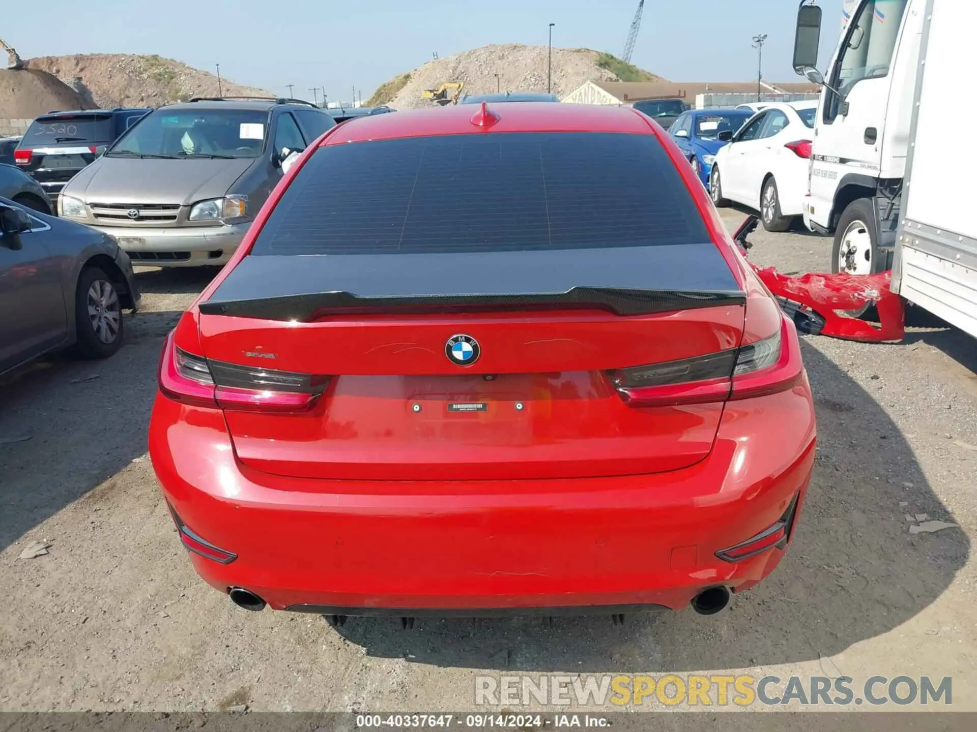 17 Photograph of a damaged car 3MW5R7J09L8B40736 BMW 330I 2020