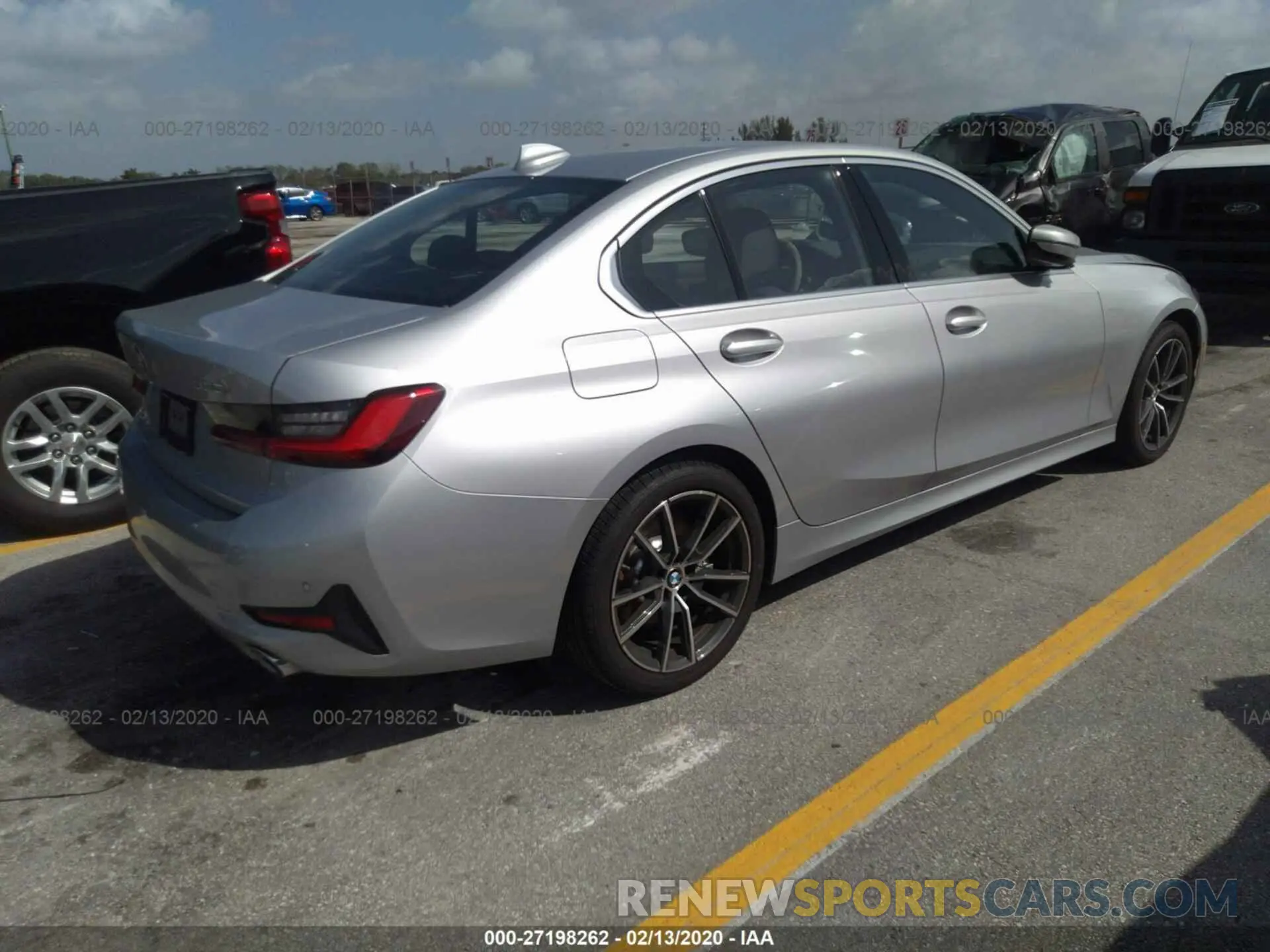 4 Photograph of a damaged car WBA5R1C07LFH72686 BMW 330I 2020
