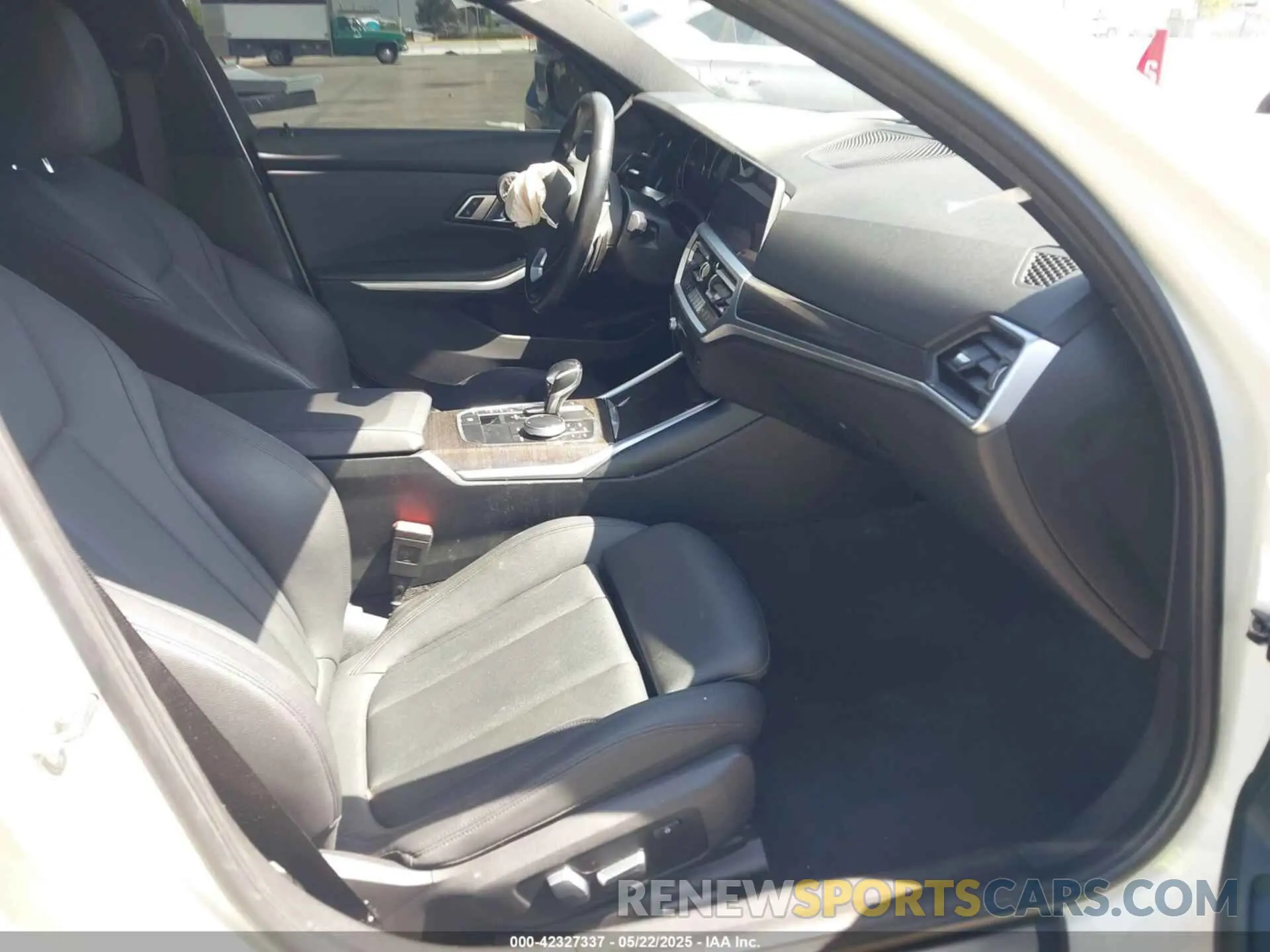 5 Photograph of a damaged car WBA5R1C09LFH54190 BMW 330I 2020