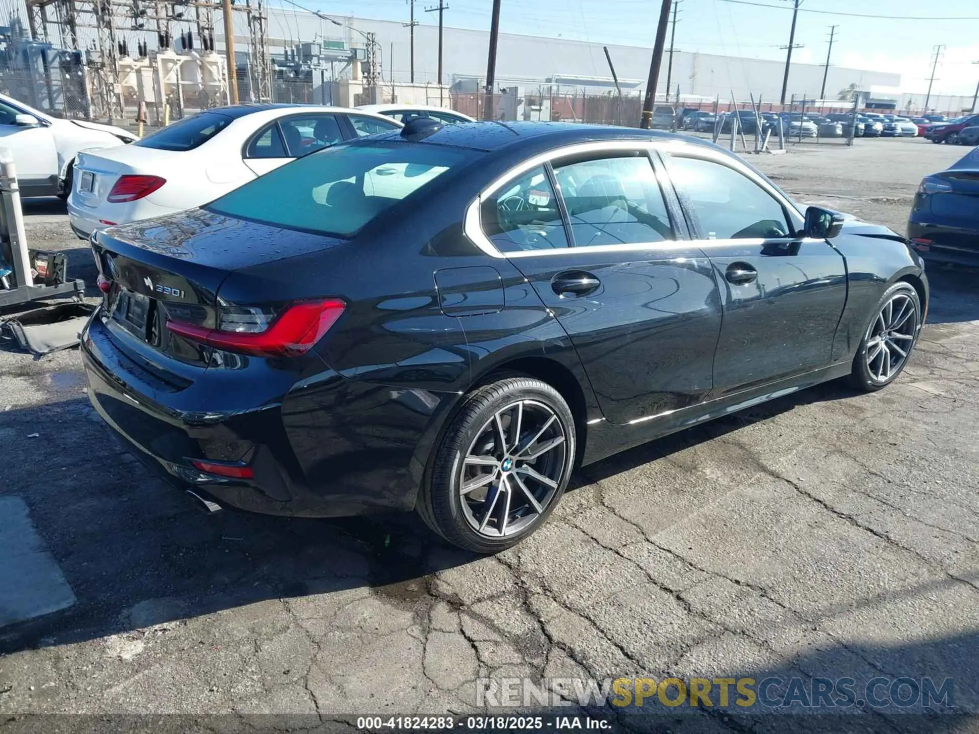 4 Photograph of a damaged car 3MW5R1J00M8B85692 BMW 330I 2021