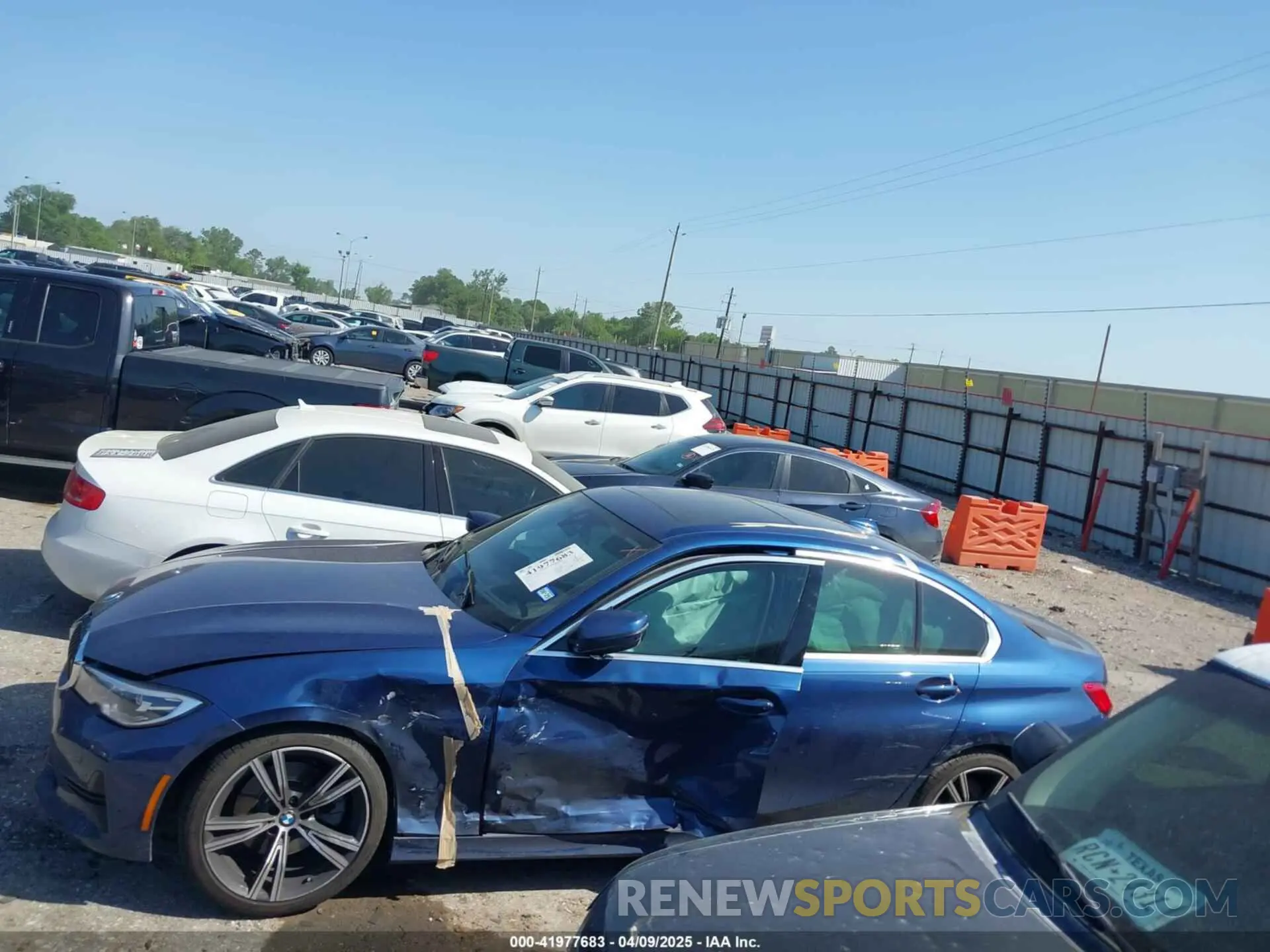 14 Photograph of a damaged car 3MW5R1J00M8C08985 BMW 330I 2021