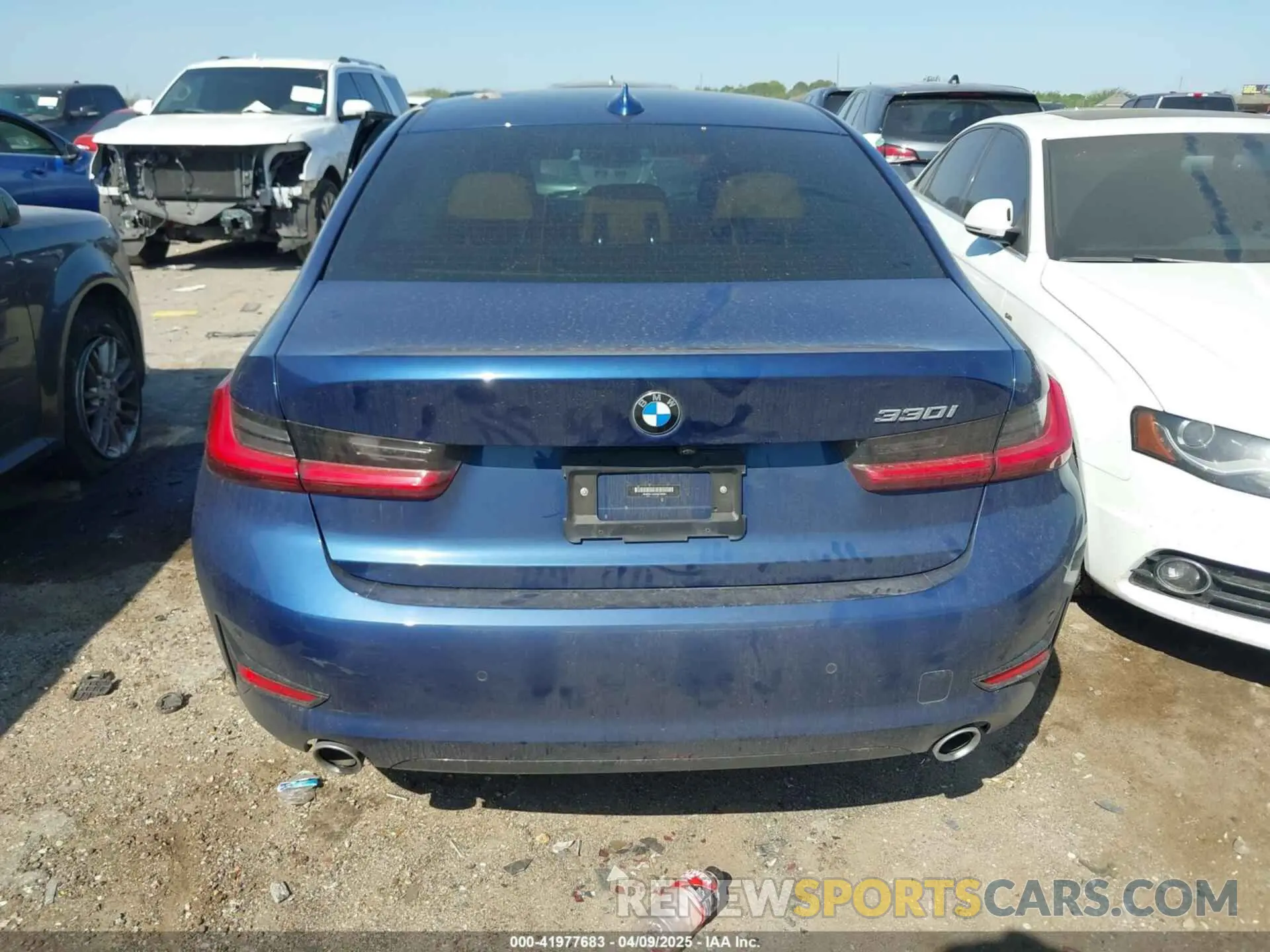 16 Photograph of a damaged car 3MW5R1J00M8C08985 BMW 330I 2021