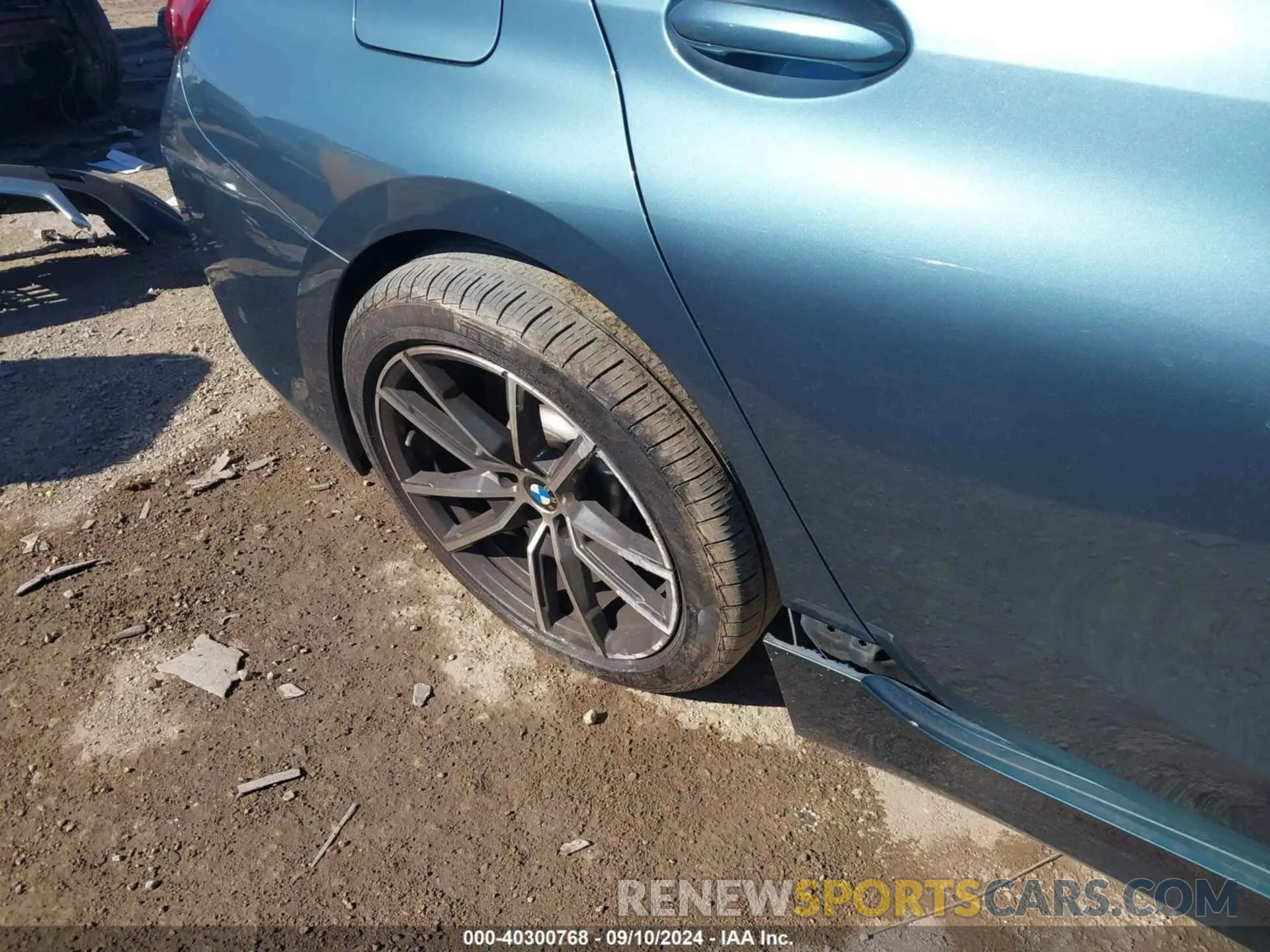 17 Photograph of a damaged car 3MW5R1J01M8B73194 BMW 330I 2021