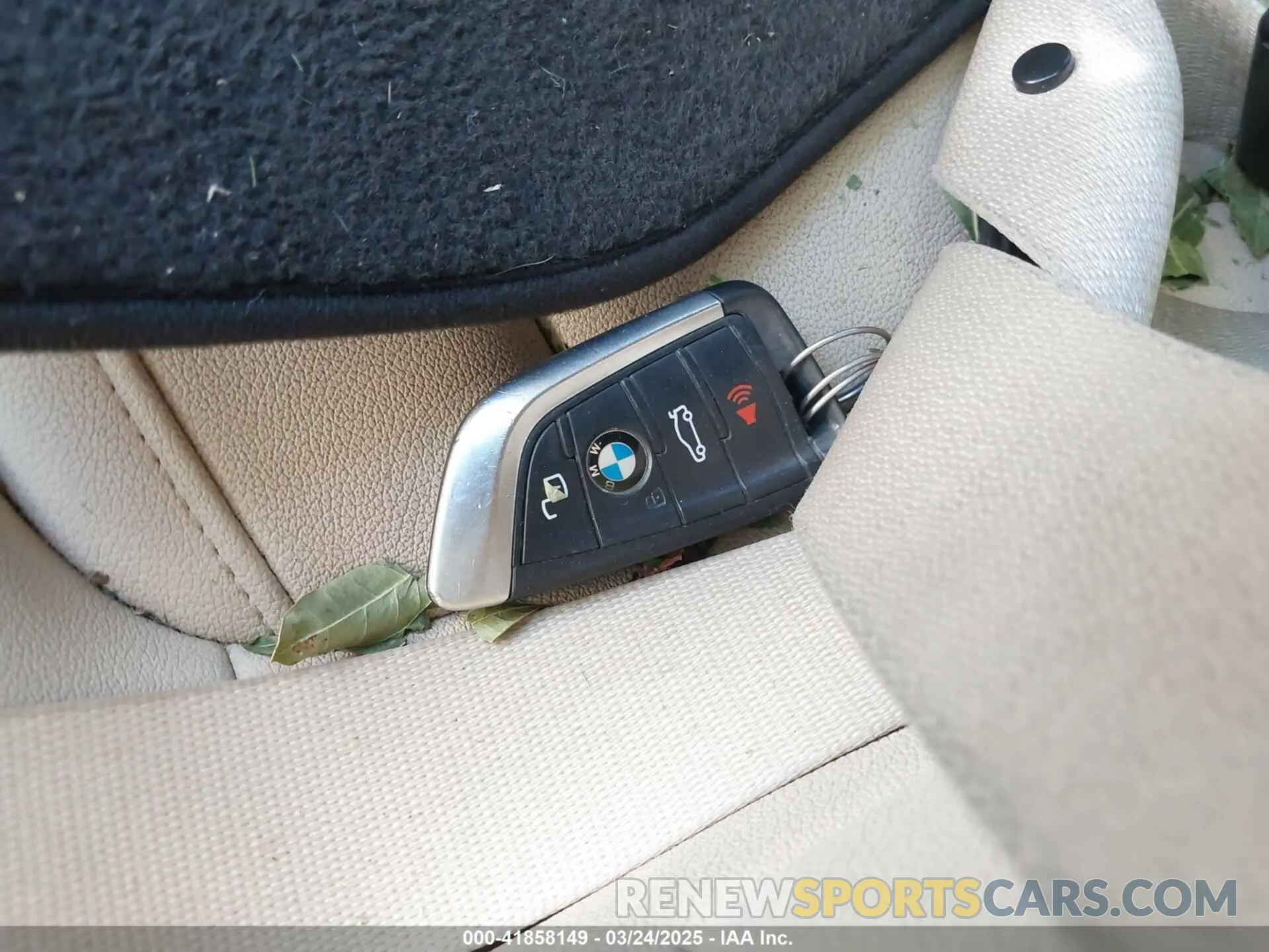 11 Photograph of a damaged car 3MW5R1J01M8B82073 BMW 330I 2021
