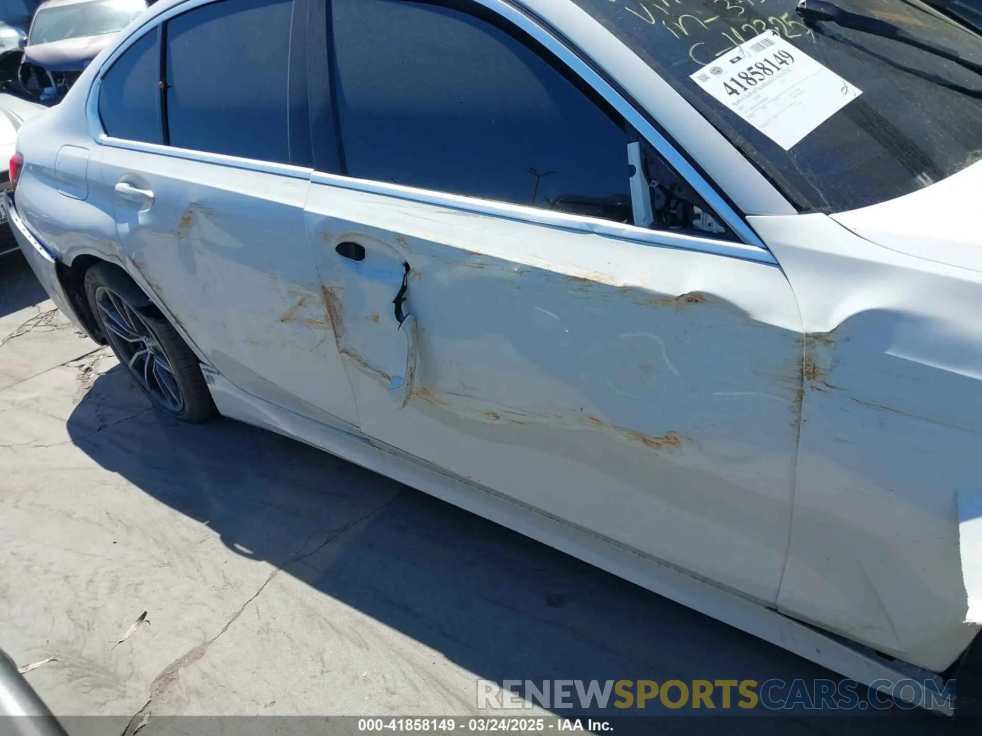 14 Photograph of a damaged car 3MW5R1J01M8B82073 BMW 330I 2021