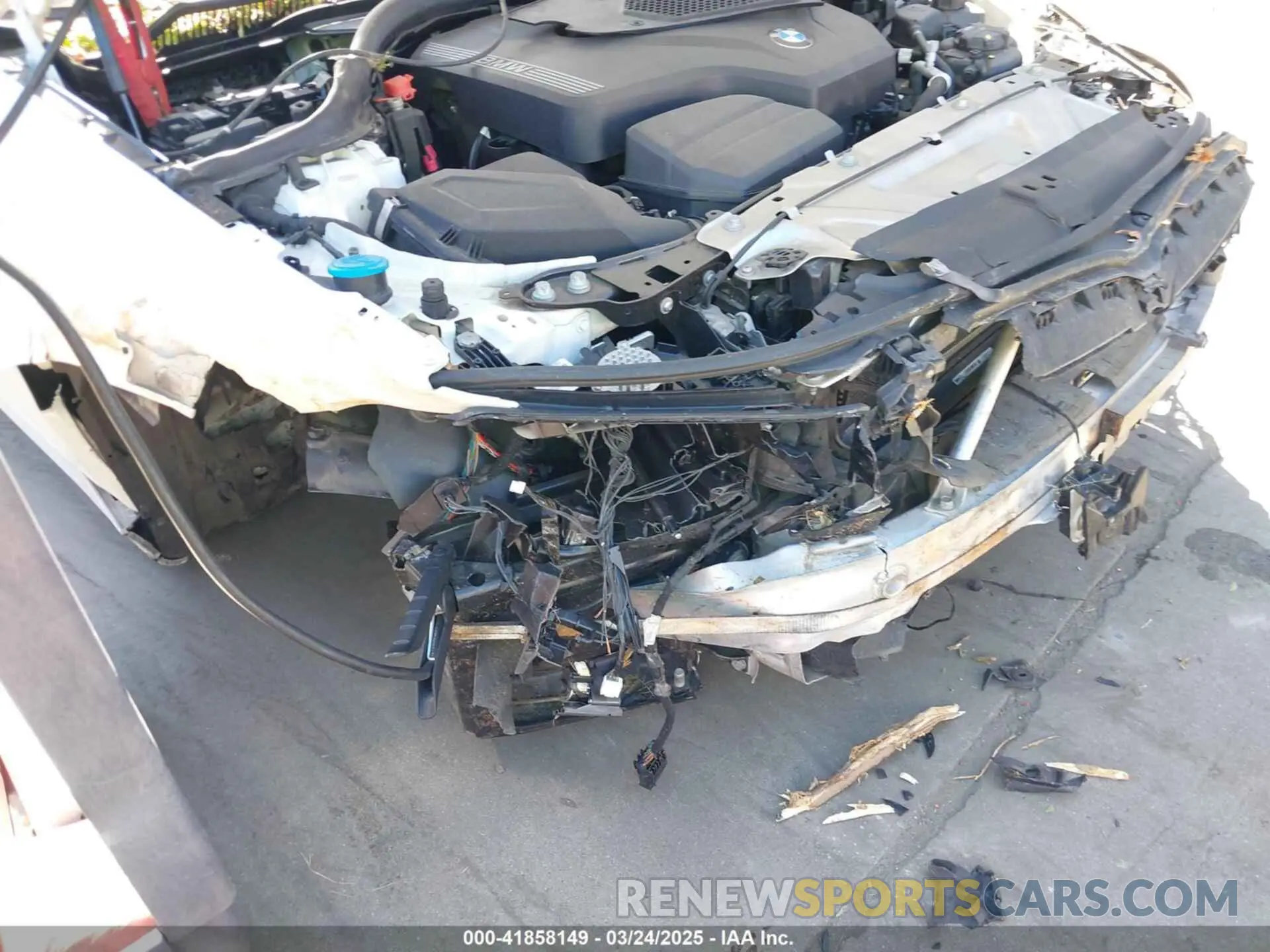 18 Photograph of a damaged car 3MW5R1J01M8B82073 BMW 330I 2021