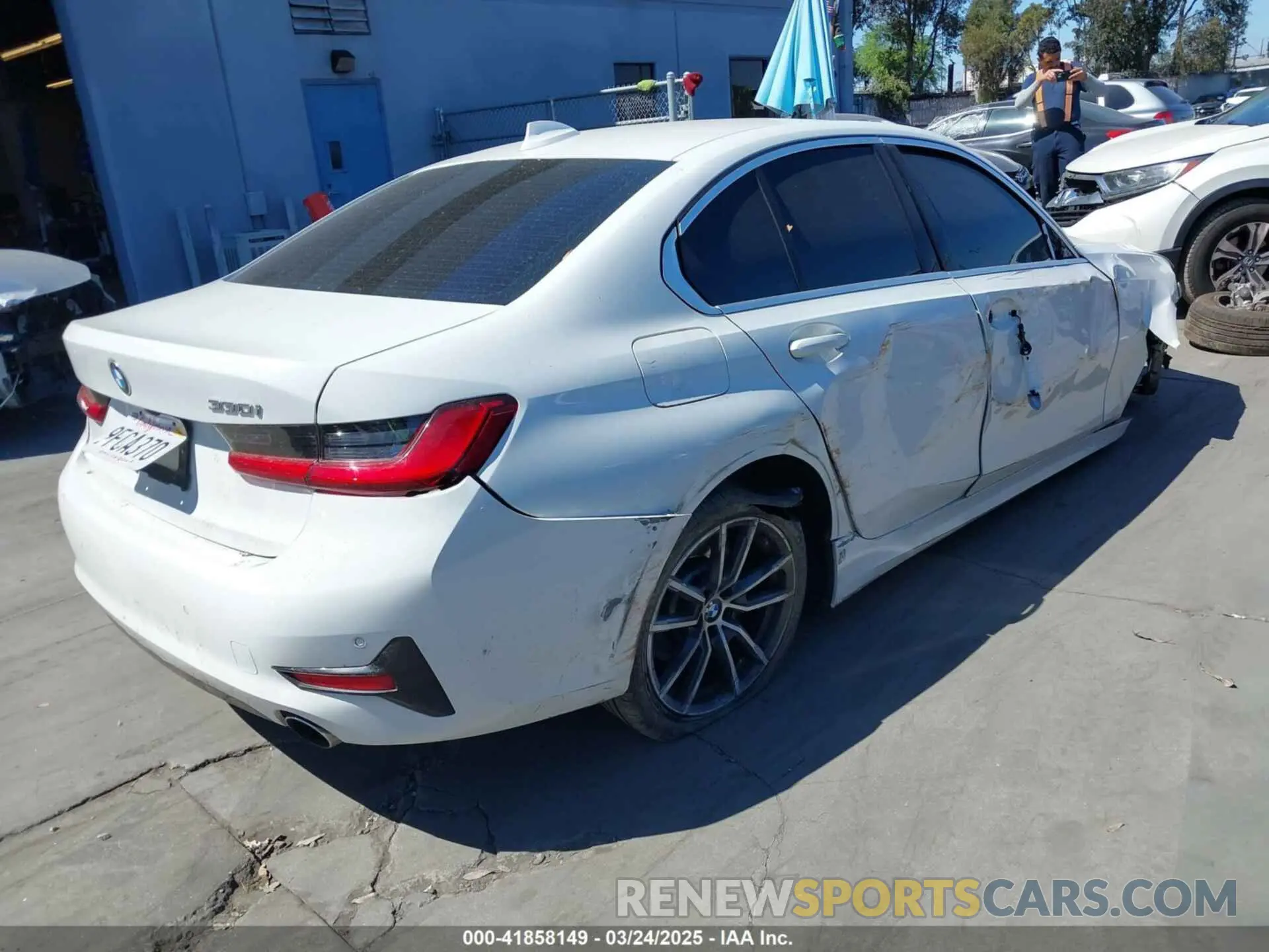 4 Photograph of a damaged car 3MW5R1J01M8B82073 BMW 330I 2021