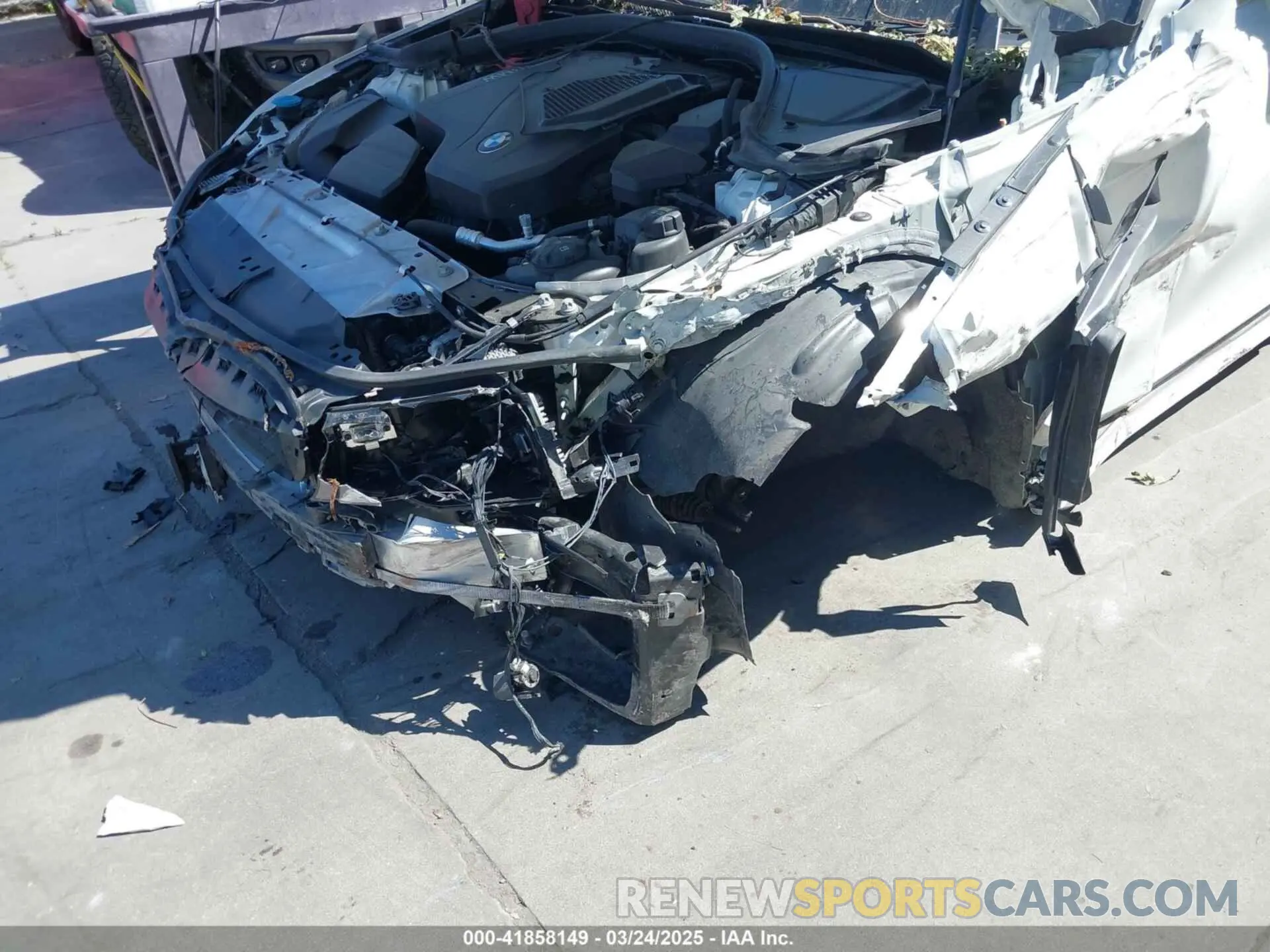 6 Photograph of a damaged car 3MW5R1J01M8B82073 BMW 330I 2021