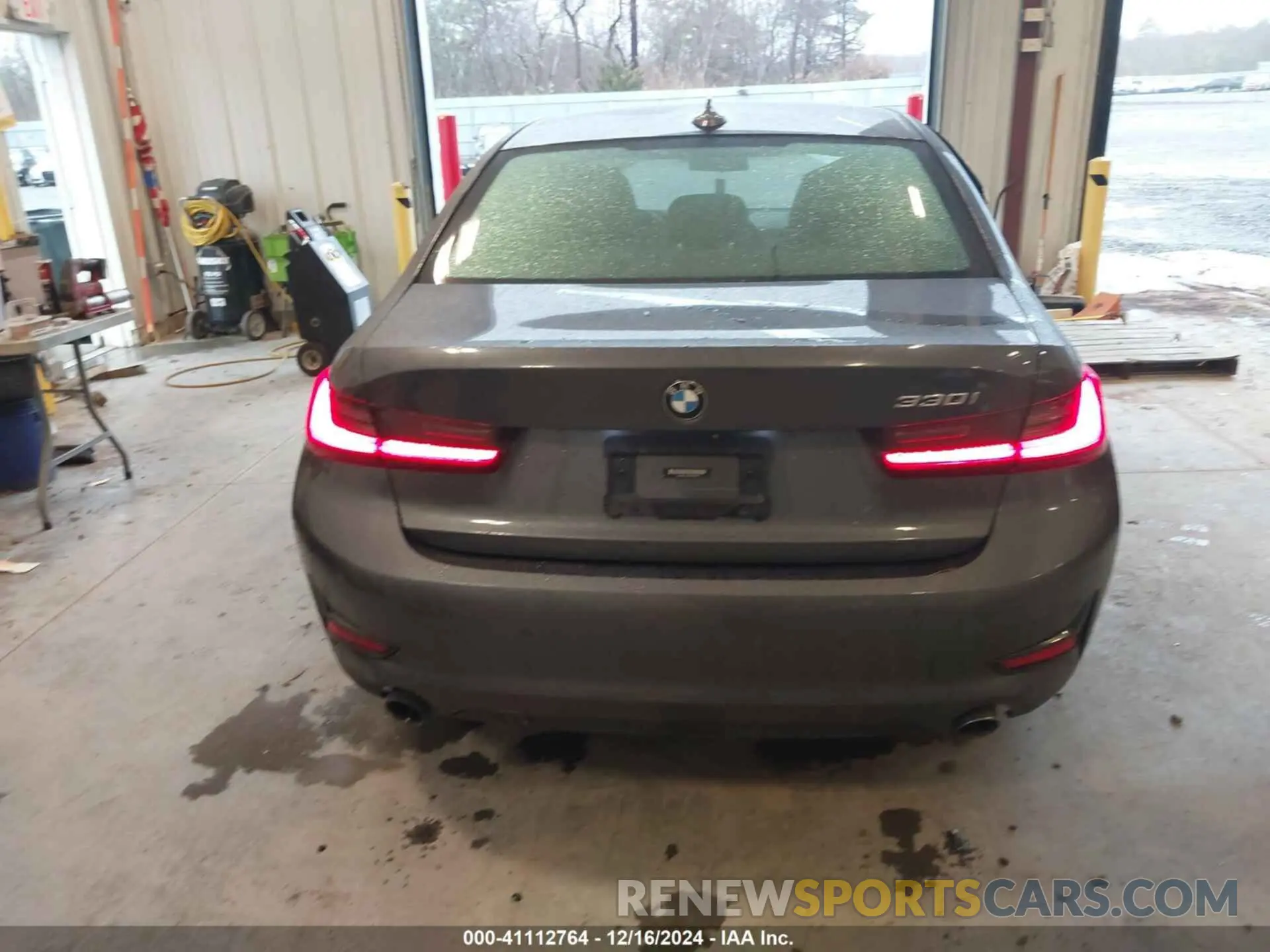 16 Photograph of a damaged car 3MW5R1J01M8C07439 BMW 330I 2021