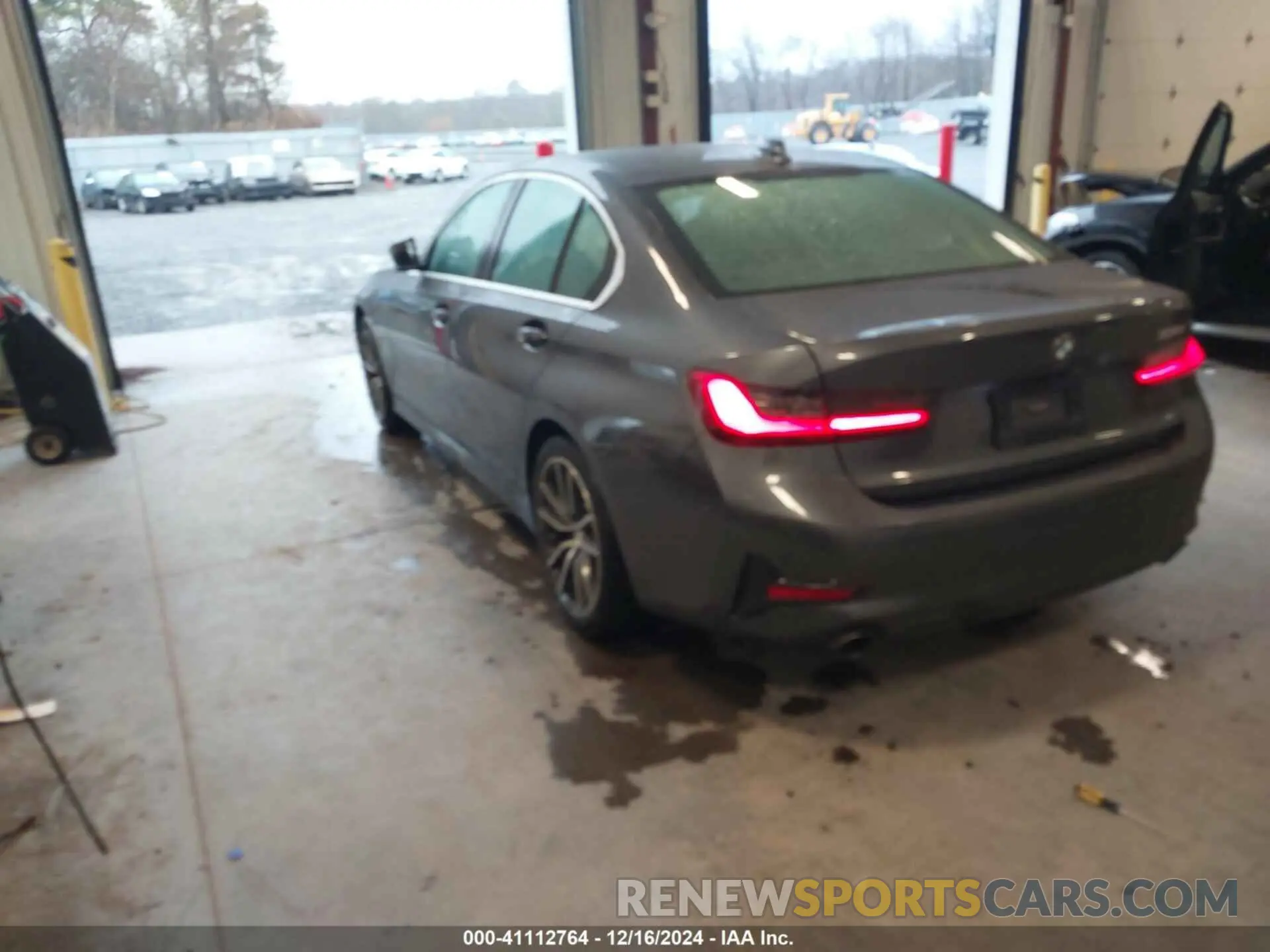 3 Photograph of a damaged car 3MW5R1J01M8C07439 BMW 330I 2021