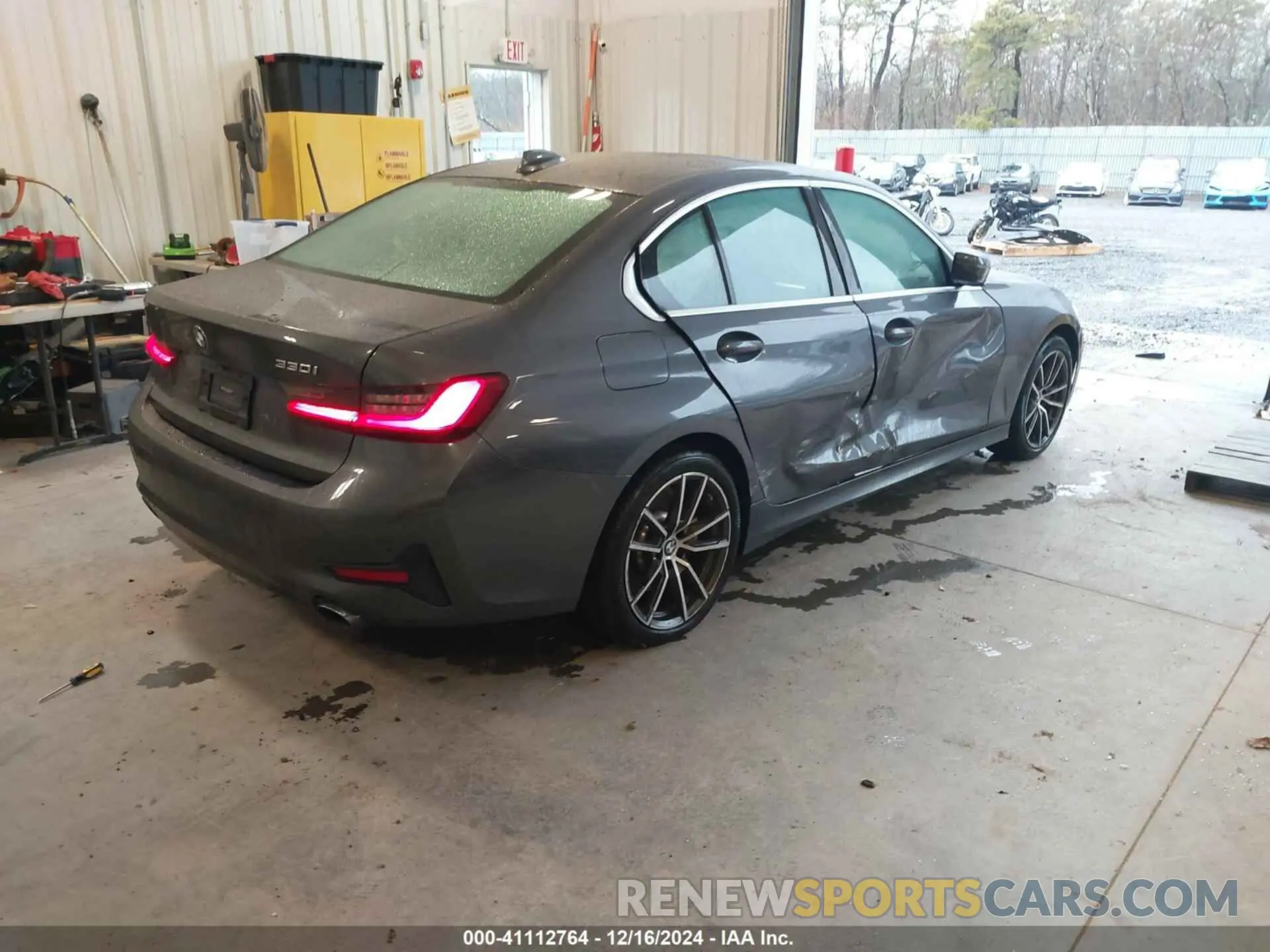 4 Photograph of a damaged car 3MW5R1J01M8C07439 BMW 330I 2021