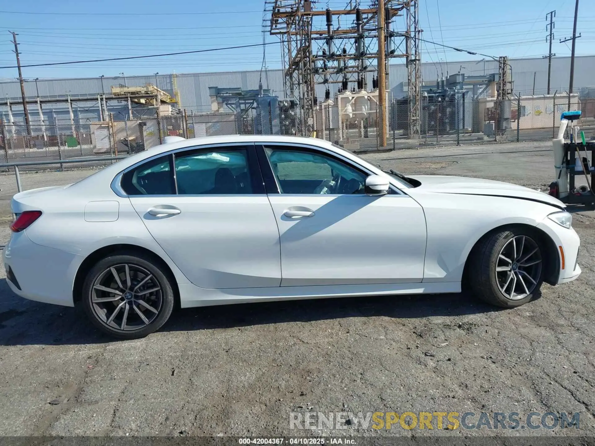 13 Photograph of a damaged car 3MW5R1J02M8B52757 BMW 330I 2021