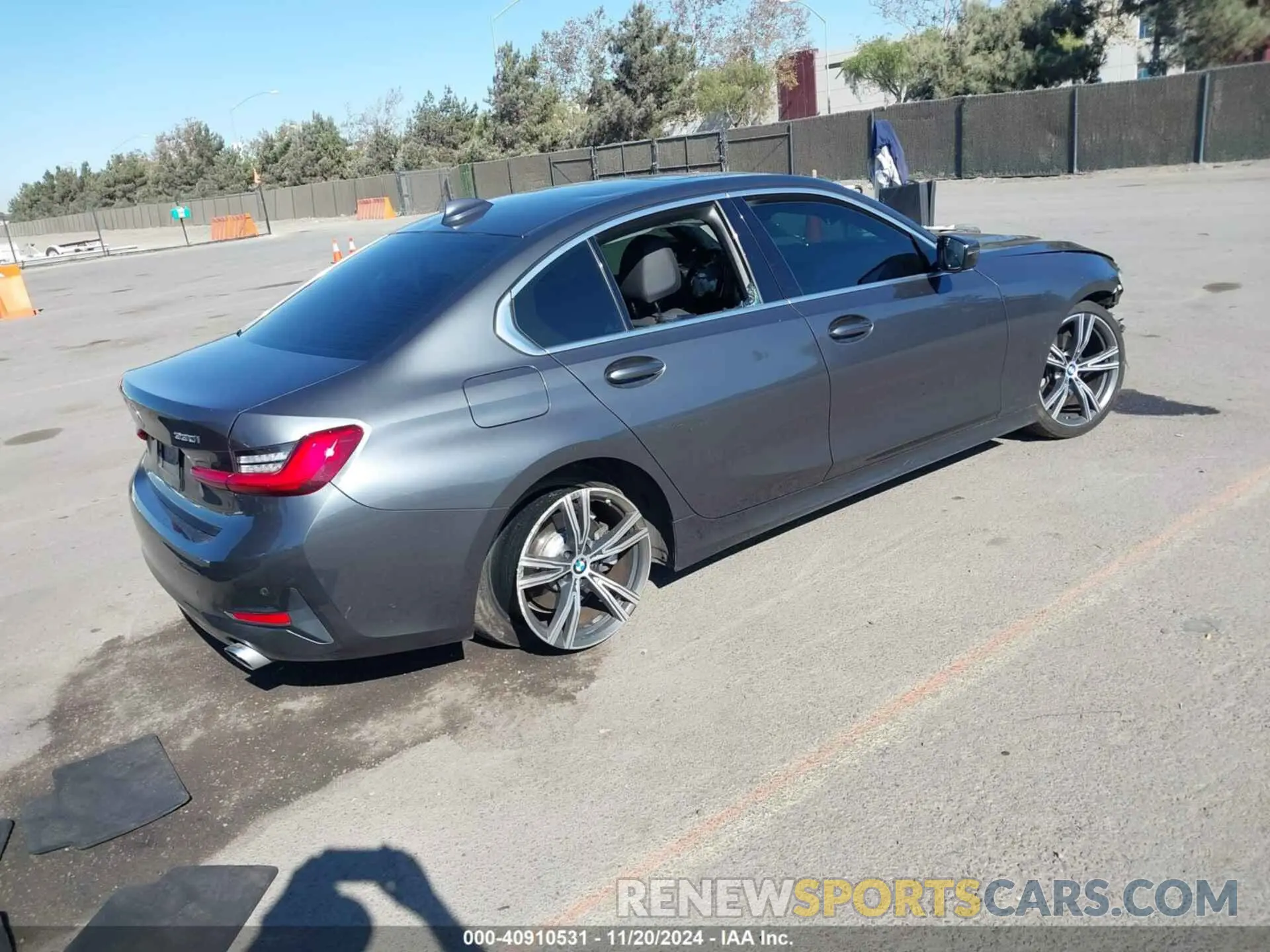 4 Photograph of a damaged car 3MW5R1J02M8B88996 BMW 330I 2021
