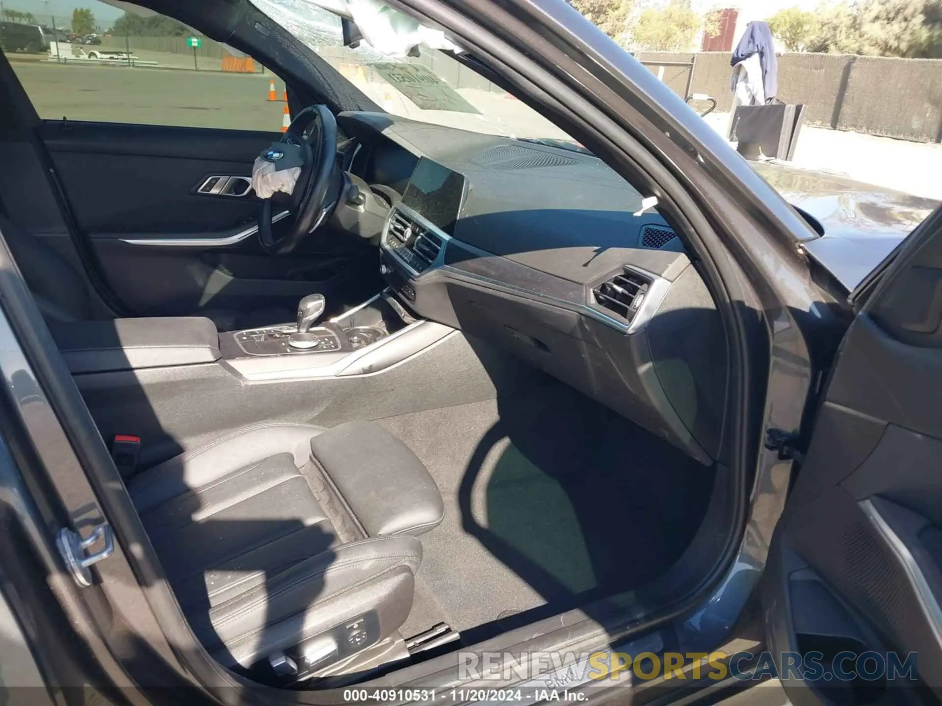 5 Photograph of a damaged car 3MW5R1J02M8B88996 BMW 330I 2021