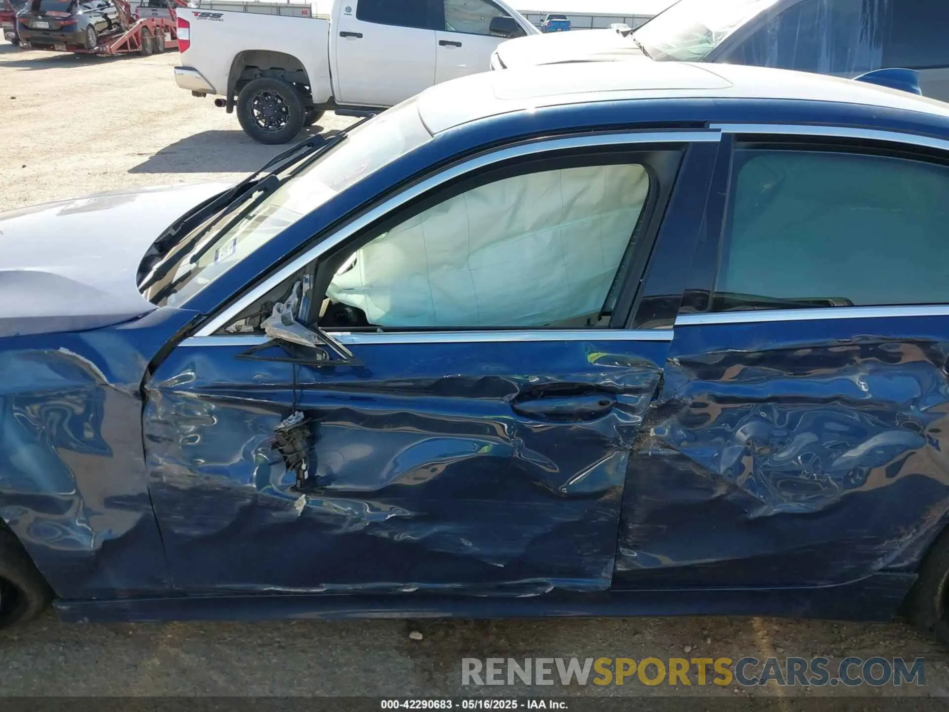 14 Photograph of a damaged car 3MW5R1J03M8B71429 BMW 330I 2021